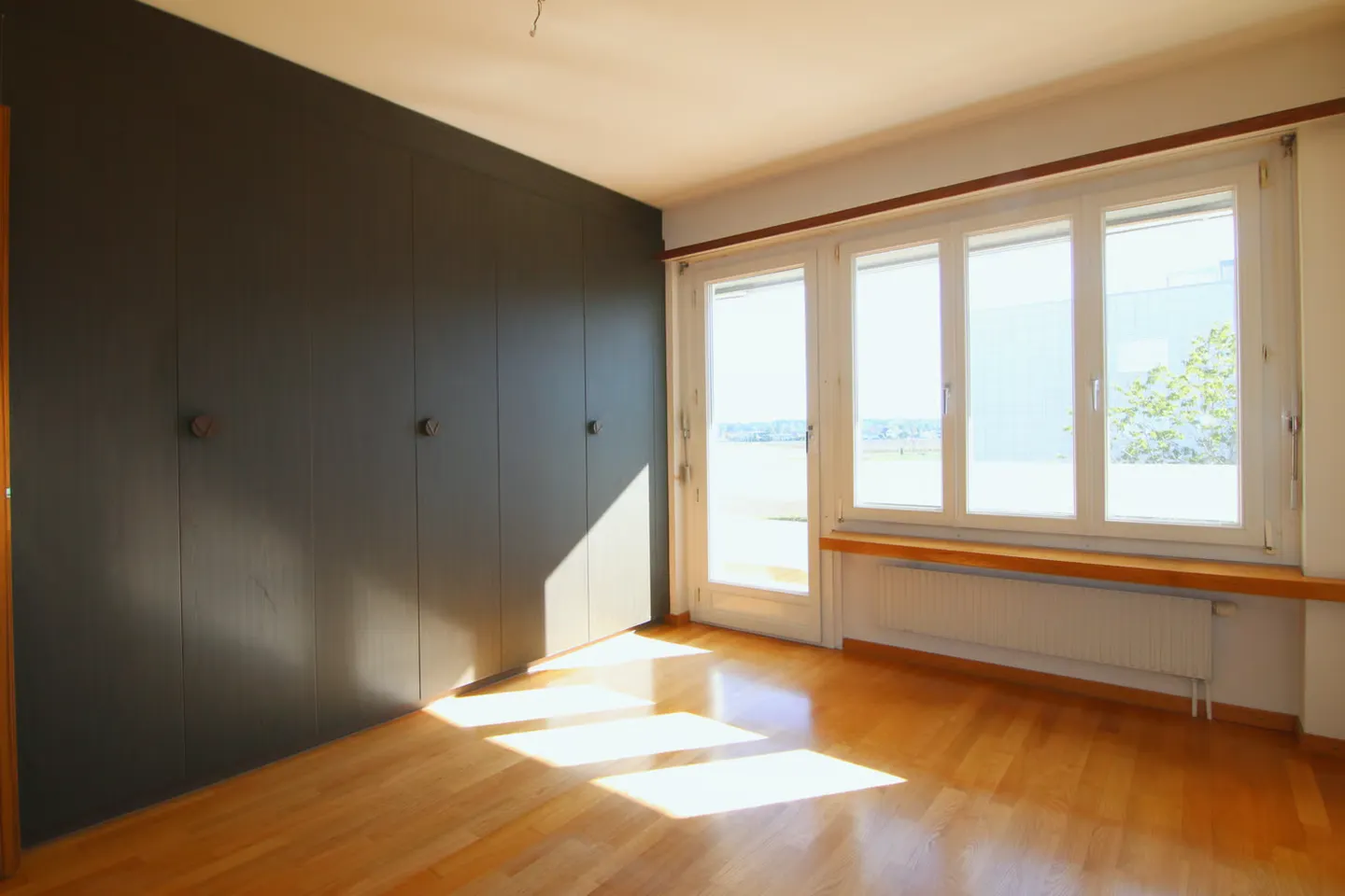 Appartement lumineux avec balcon et vue panoramique (y compris 2 places de parking) - Photo 4 sur 12