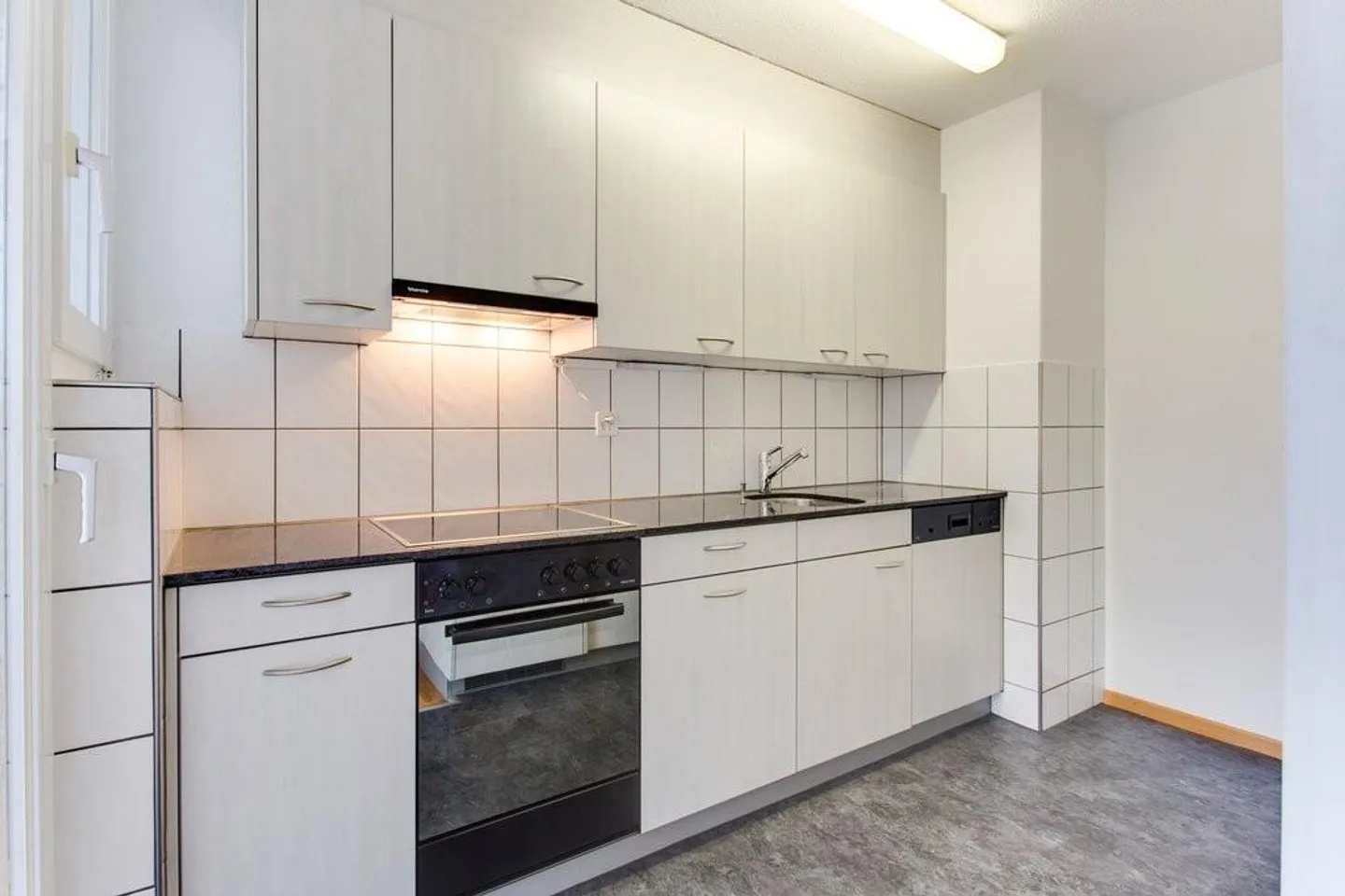 Appartement spacieux et lumineux près de la gare de Wittenbach - Photo 4 sur 9