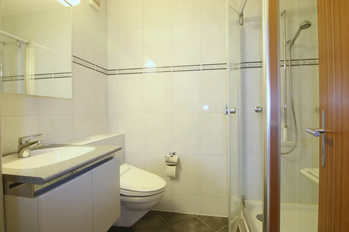 Appartement lumineux avec balcon et vue panoramique (y compris 2 places de parking) - Photo 11 sur 12