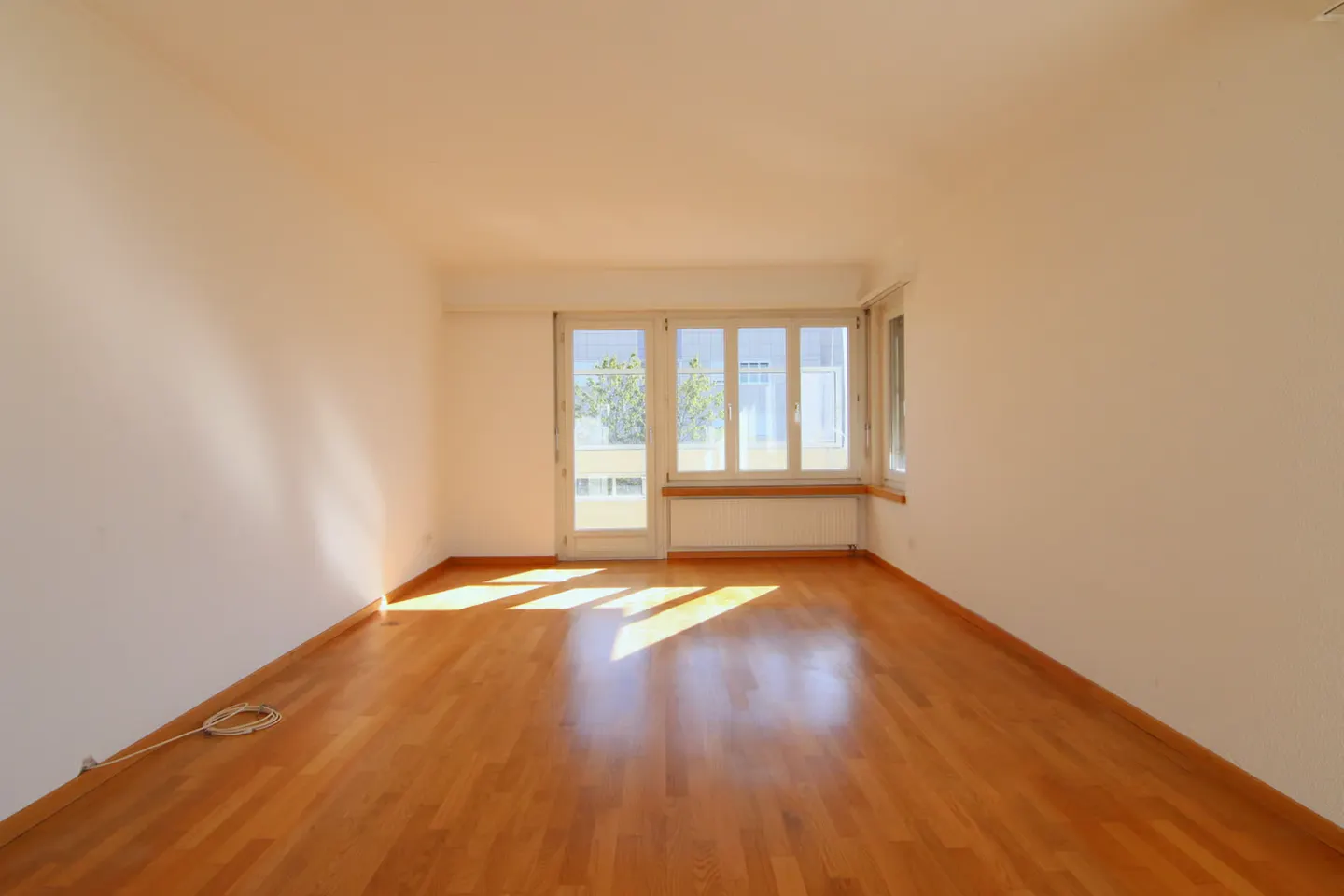 Appartement lumineux avec balcon et vue panoramique (y compris 2 places de parking) - Photo 2 sur 12