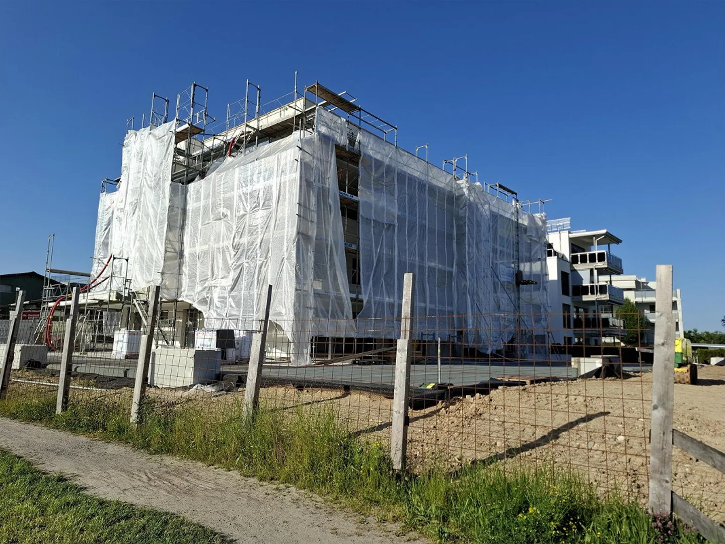 Appartement moderne de 3,5 pièces avec balcon à Bazenheid - Photo 1 sur 3
