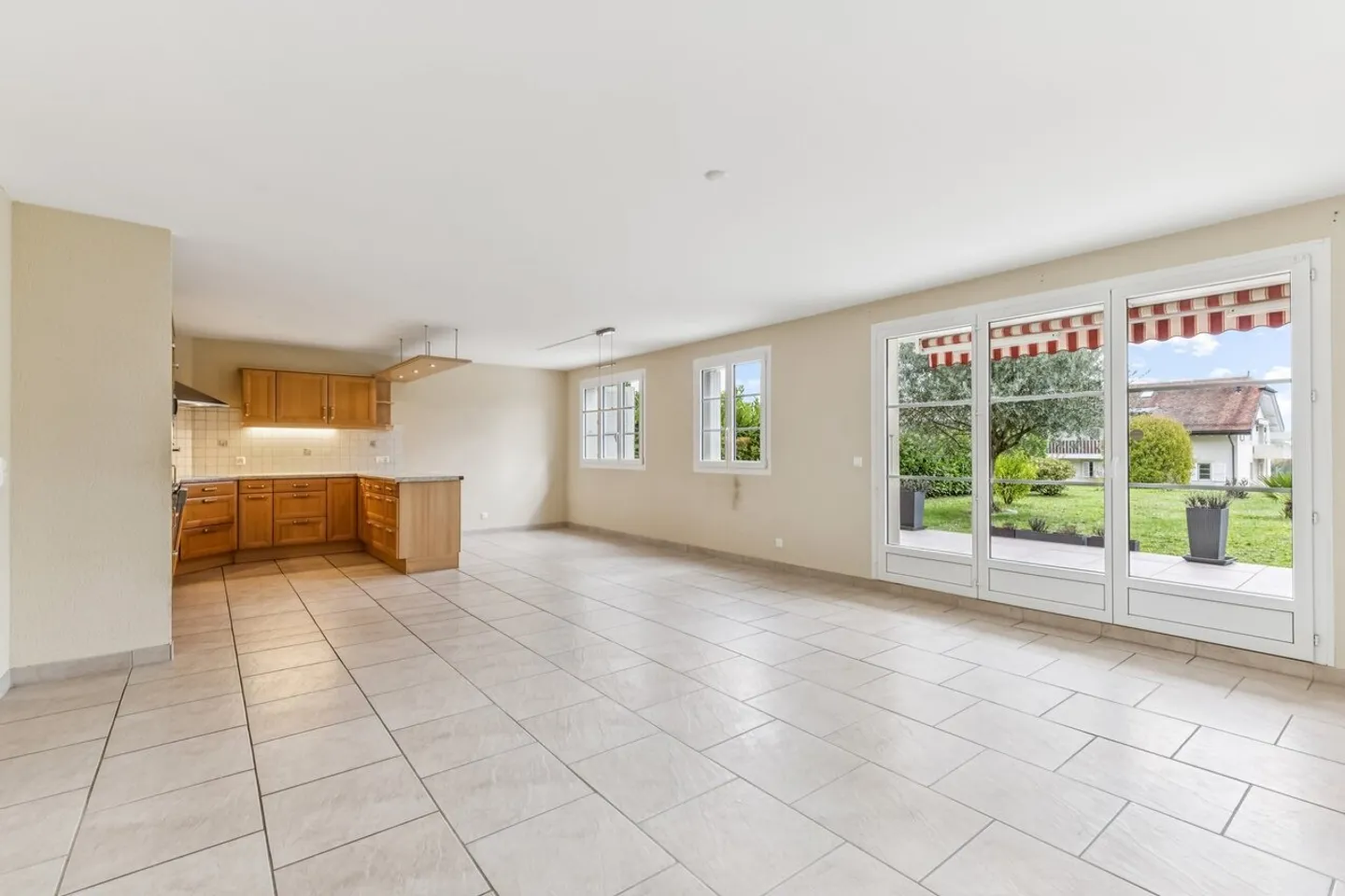 Beautiful apartment with garden in the heart of Lonay - Photo 2 of 4