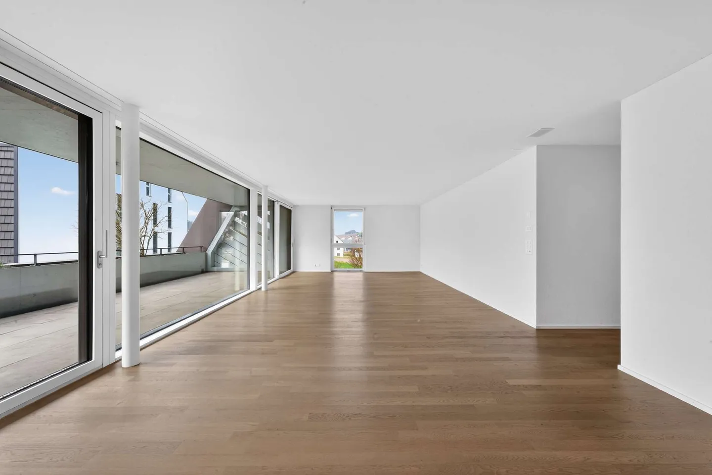 Appartamento moderno con terrazza - Foto 2 di 13