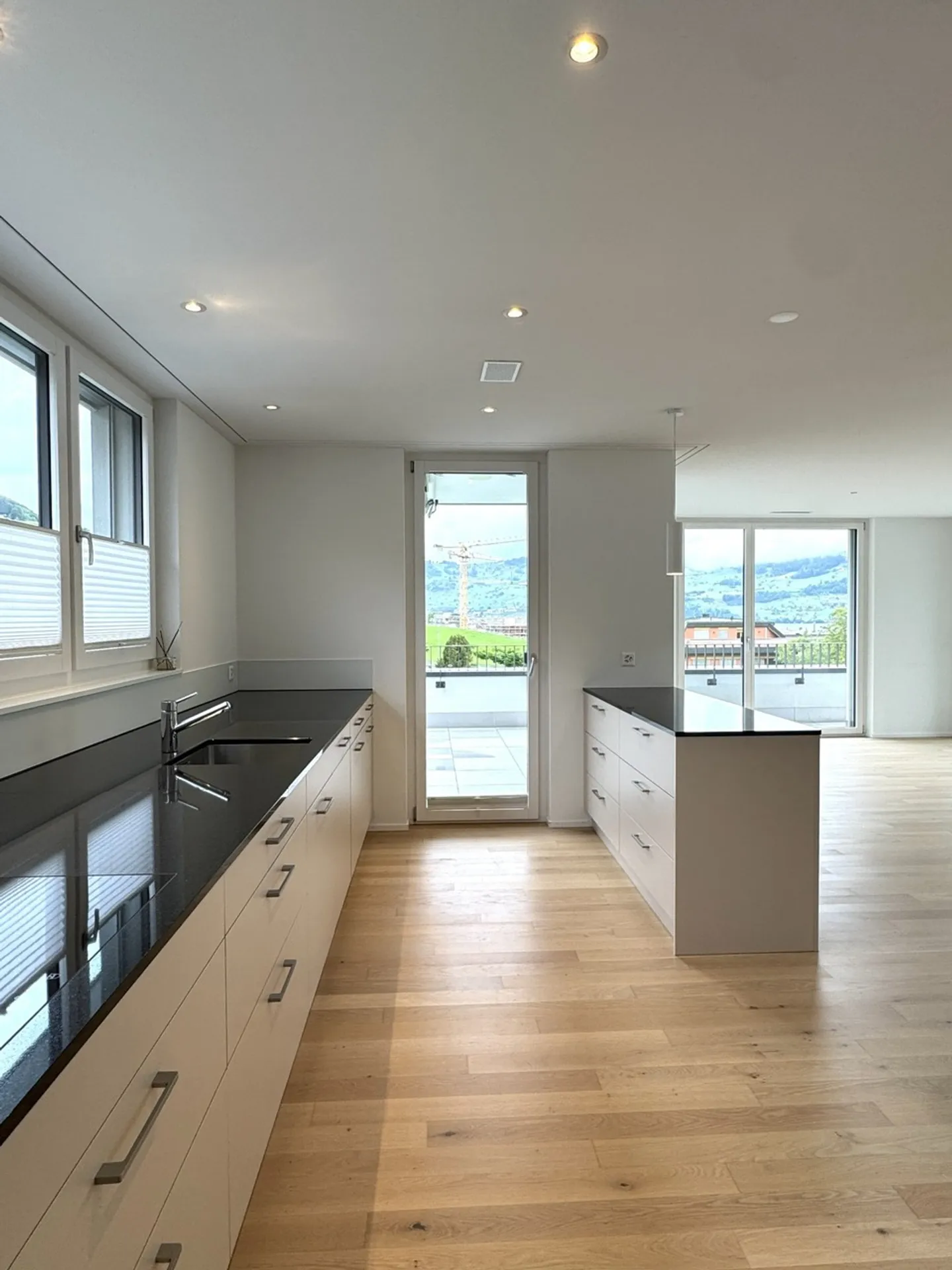 Luxuriöse Attikawohnung mit Seeblick - Foto 3 von 13
