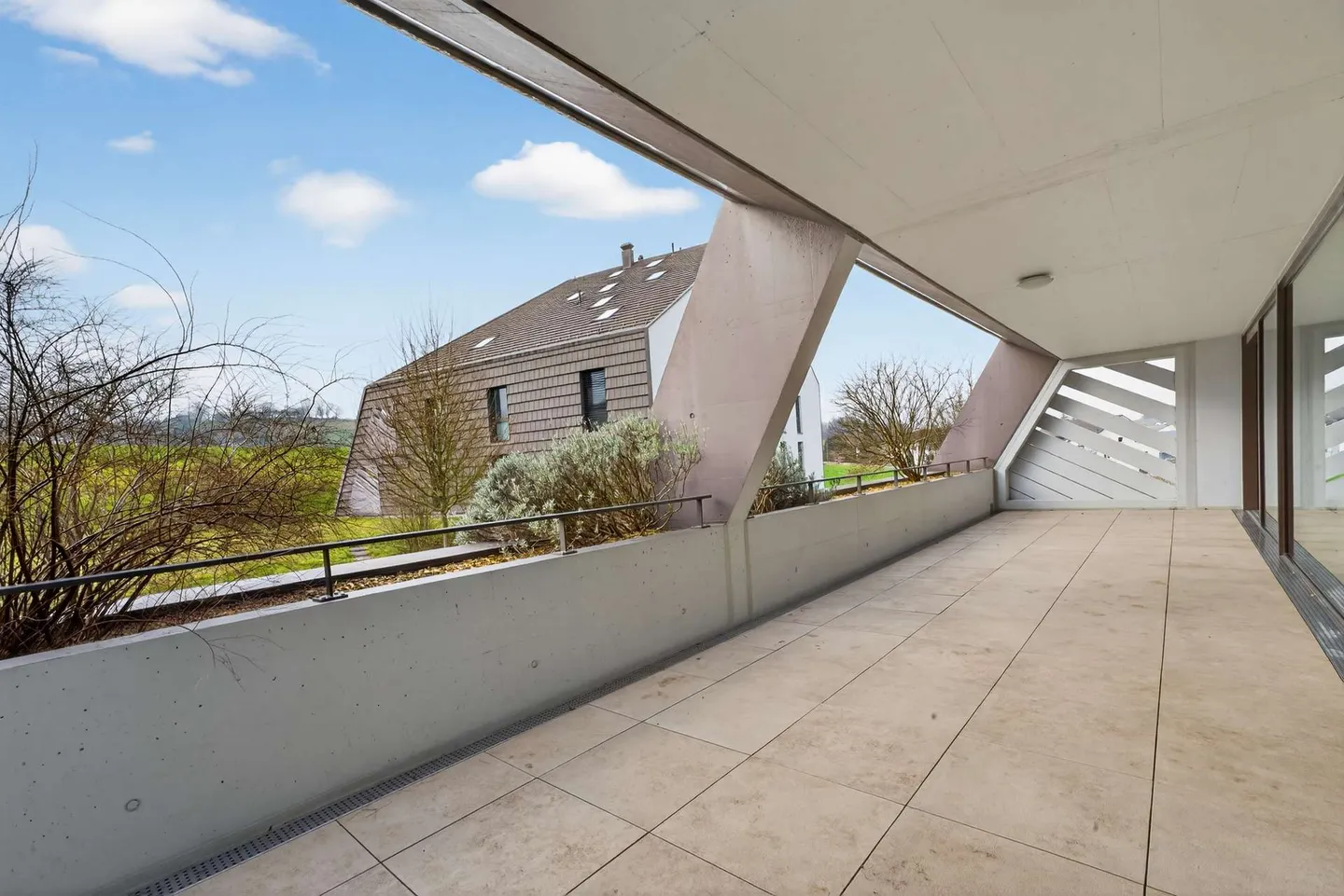 Appartamento moderno con terrazza - Foto 8 di 13