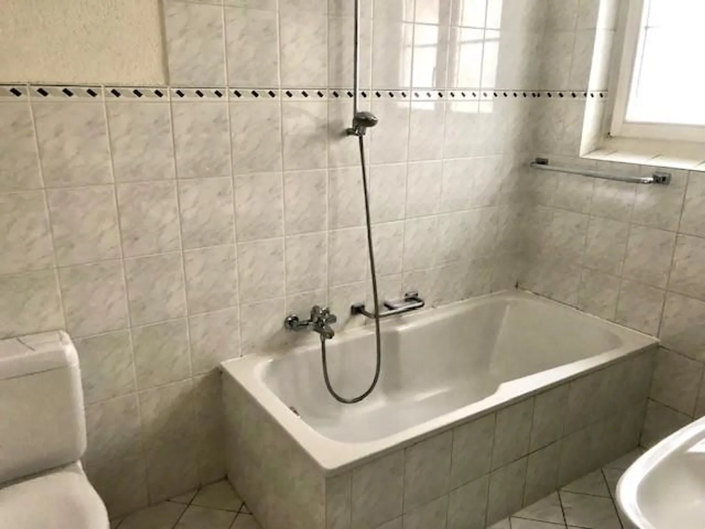 Appartement de 2,5 pièces au rez-de-chaussée au cœur du village - Photo 5 sur 5
