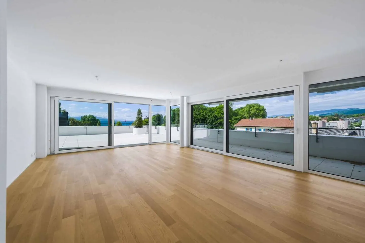 New luxury apartment - 4.5 room corner unit with 164m² terrace - Photo 2 of 11