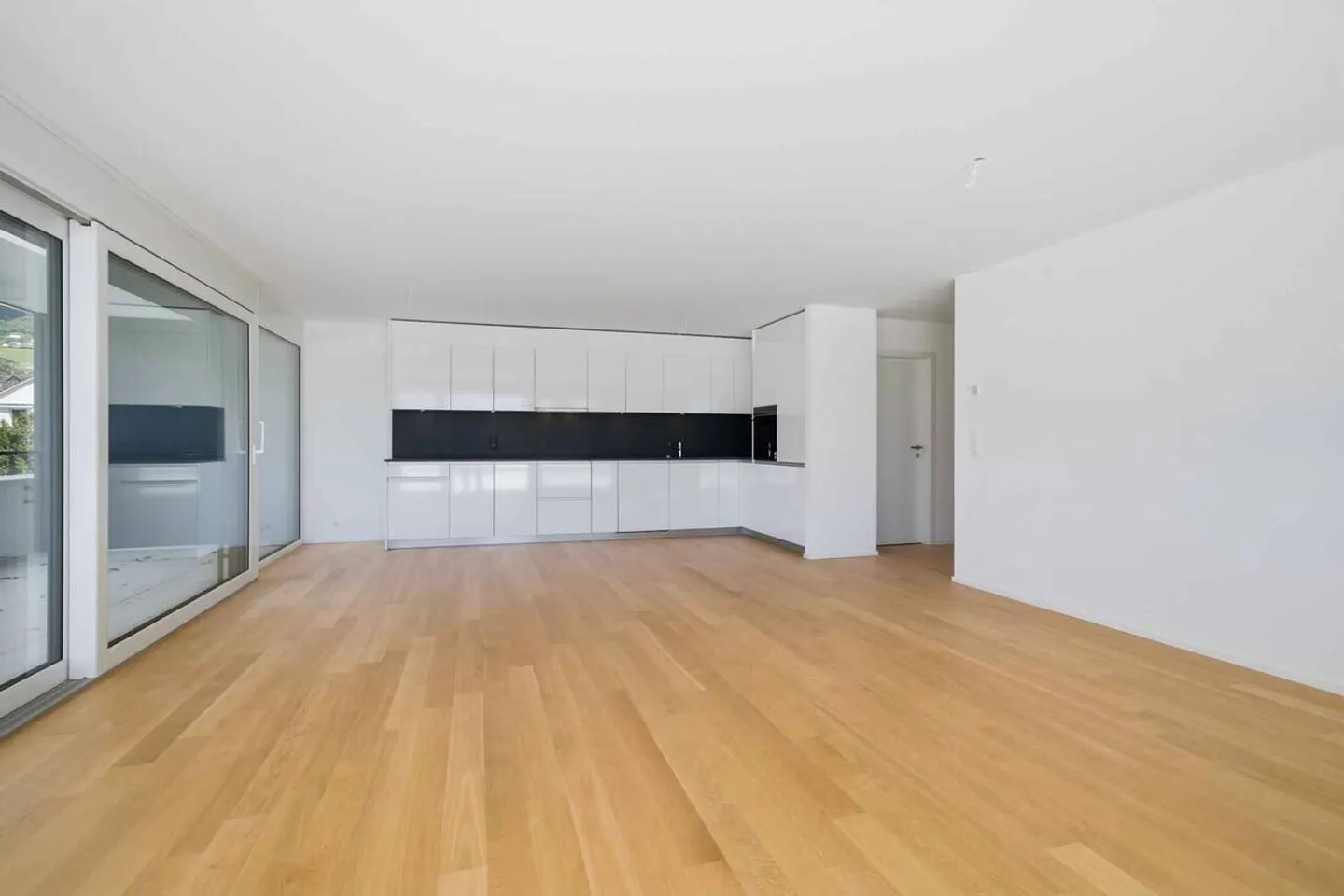 New luxury apartment - 4.5 room corner unit with 164m² terrace - Photo 3 of 11
