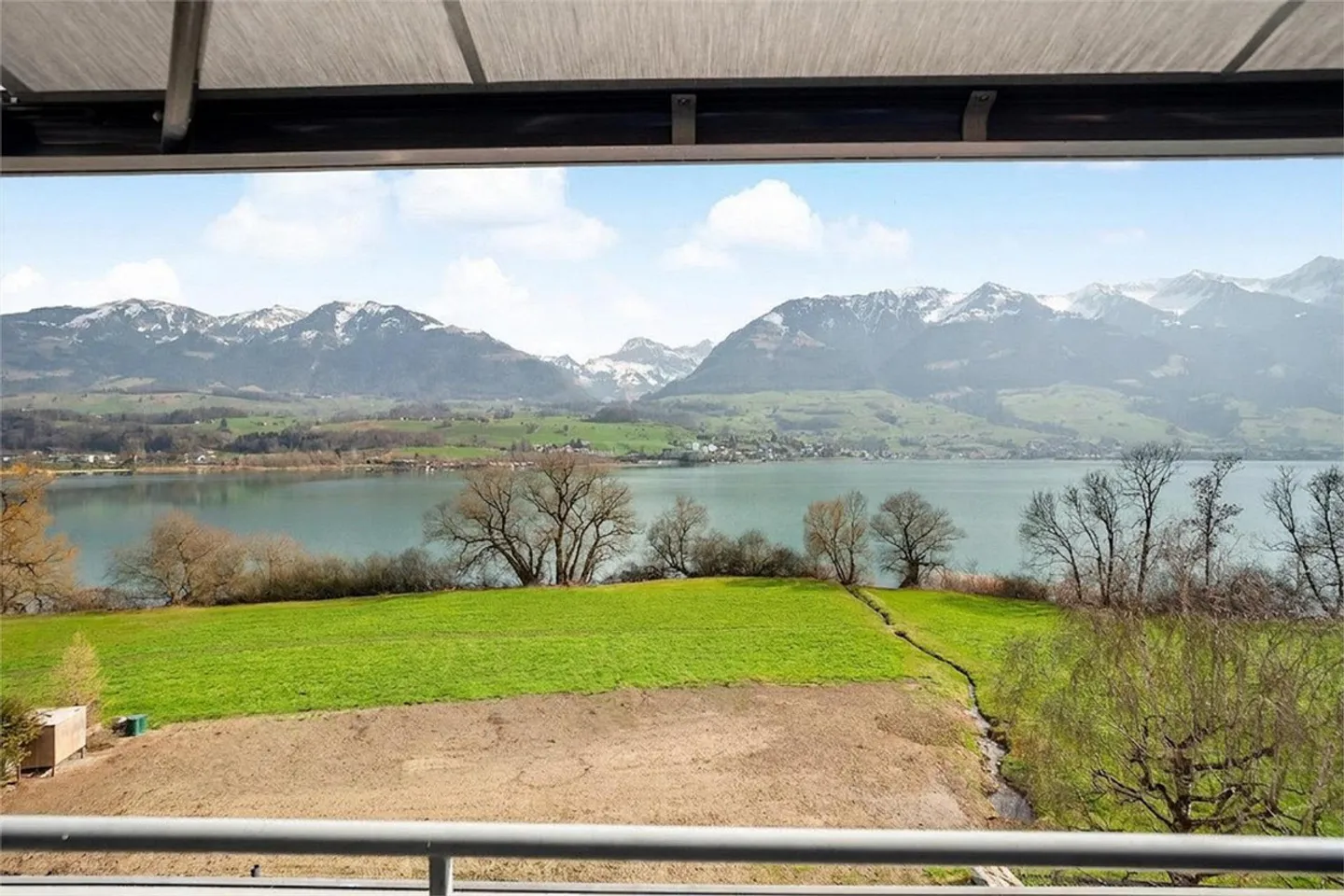 Living by the lake with mountain panorama - Photo 9 of 11