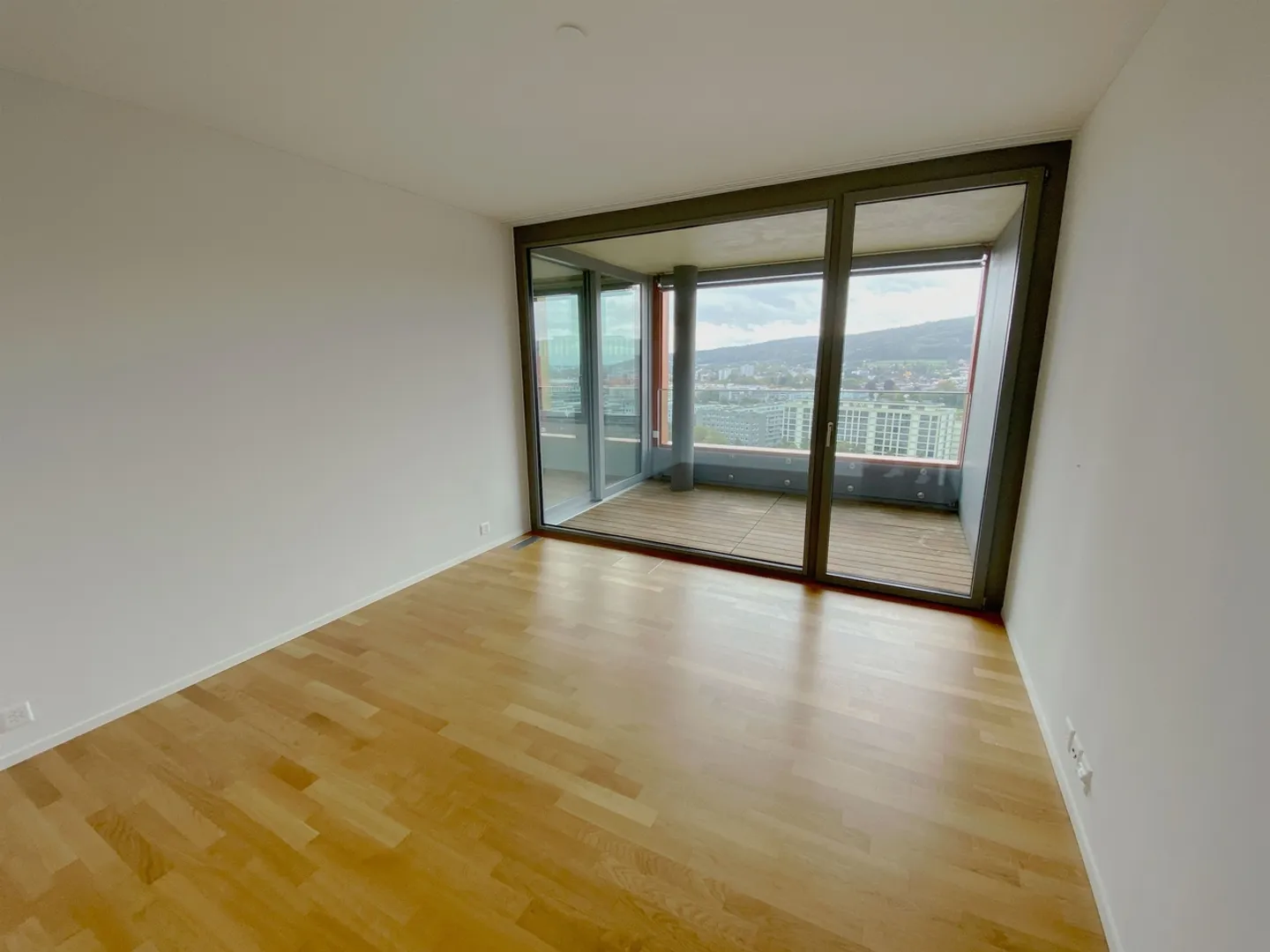 Exclusive living in Leutschentower - Photo 5 of 6
