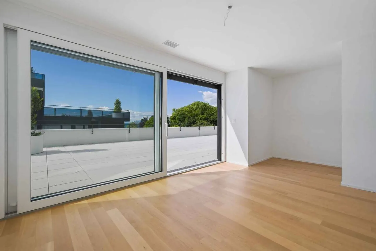 New luxury apartment - 4.5 room corner unit with 164m² terrace - Photo 7 of 11