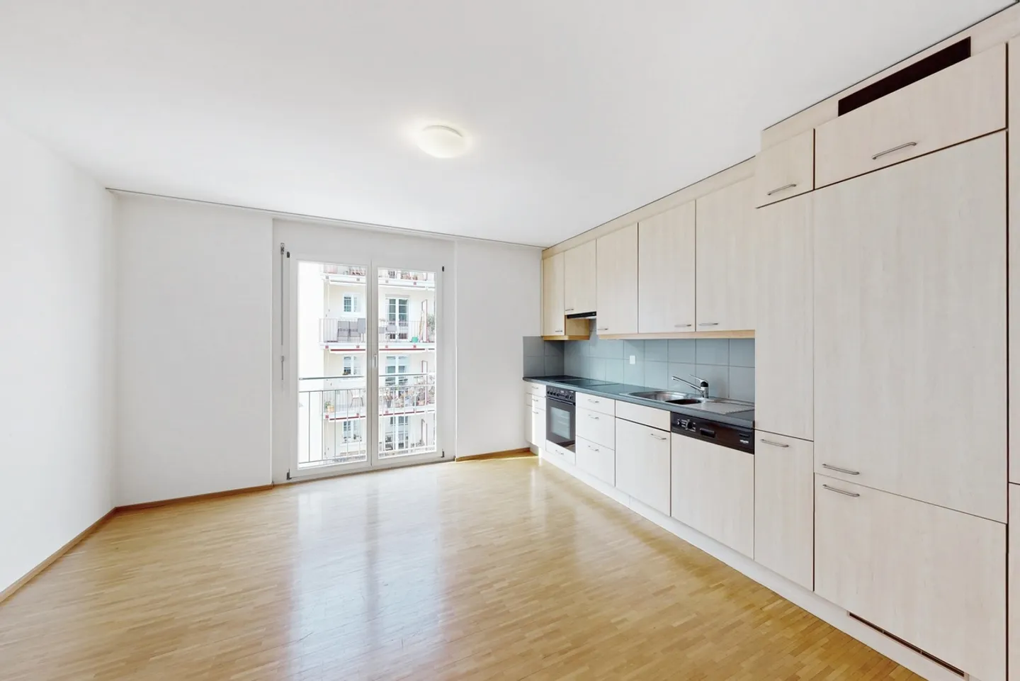 Apartment for rent - Photo 2 of 8