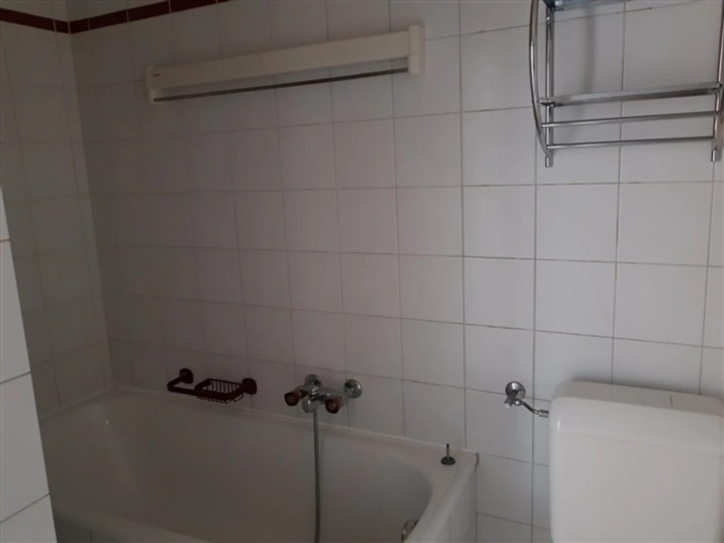 Appartements lumineux de 4 pièces et de 3,5 pièces, quartier calme et développement, parking et garage - Photo 6 sur 6