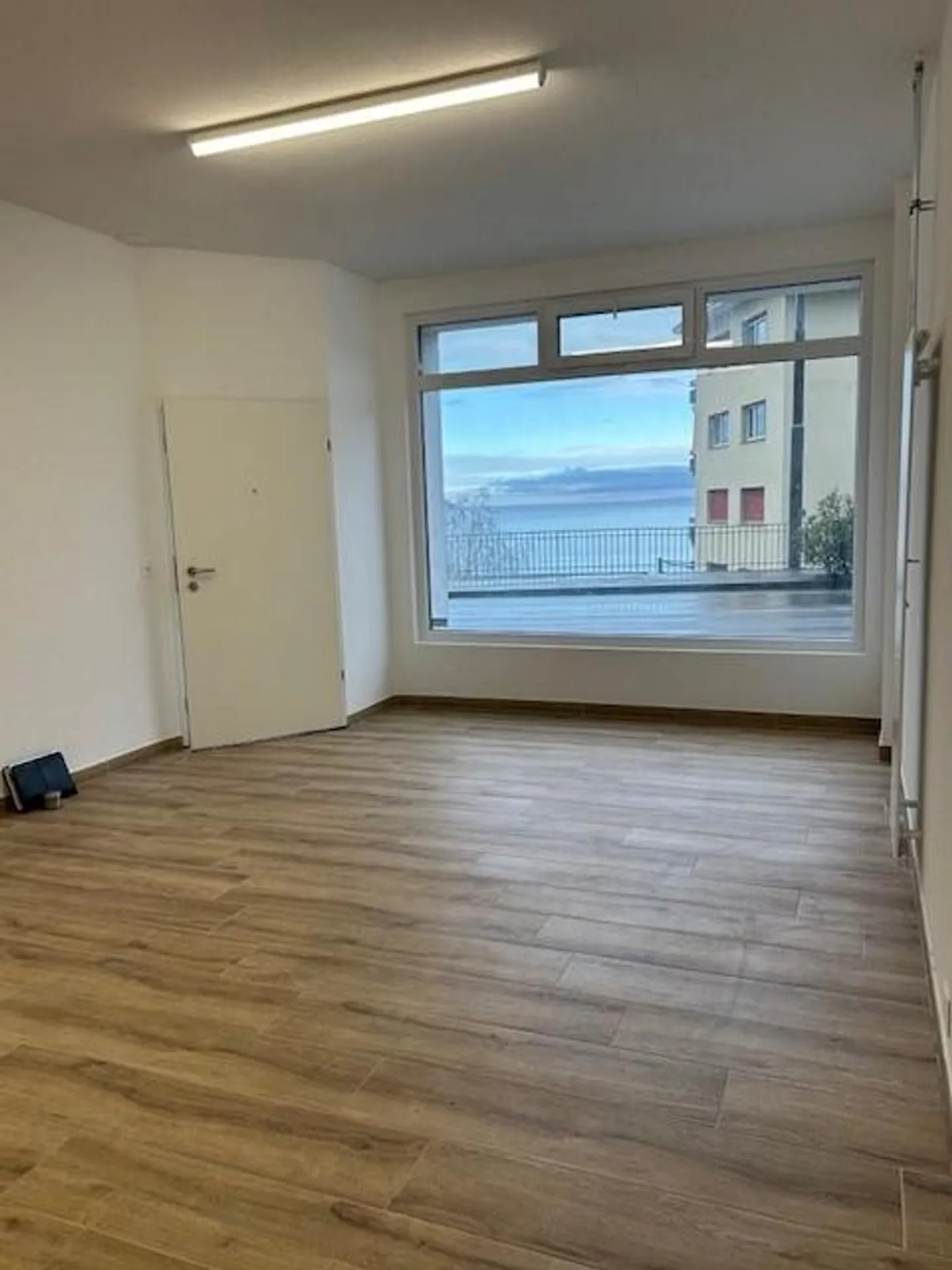 Espace Commercial avec Vitrine - Photo 2 sur 4