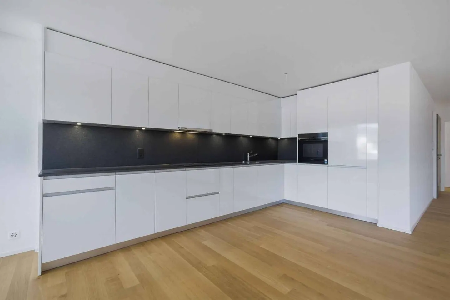 Moderne Wohnung mit Balkonen - Foto 3 von 7