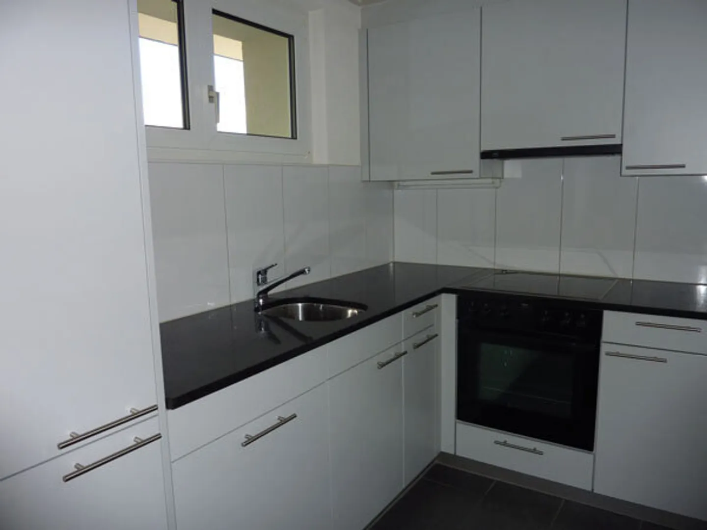 Apartment for rent - Photo 3 of 5