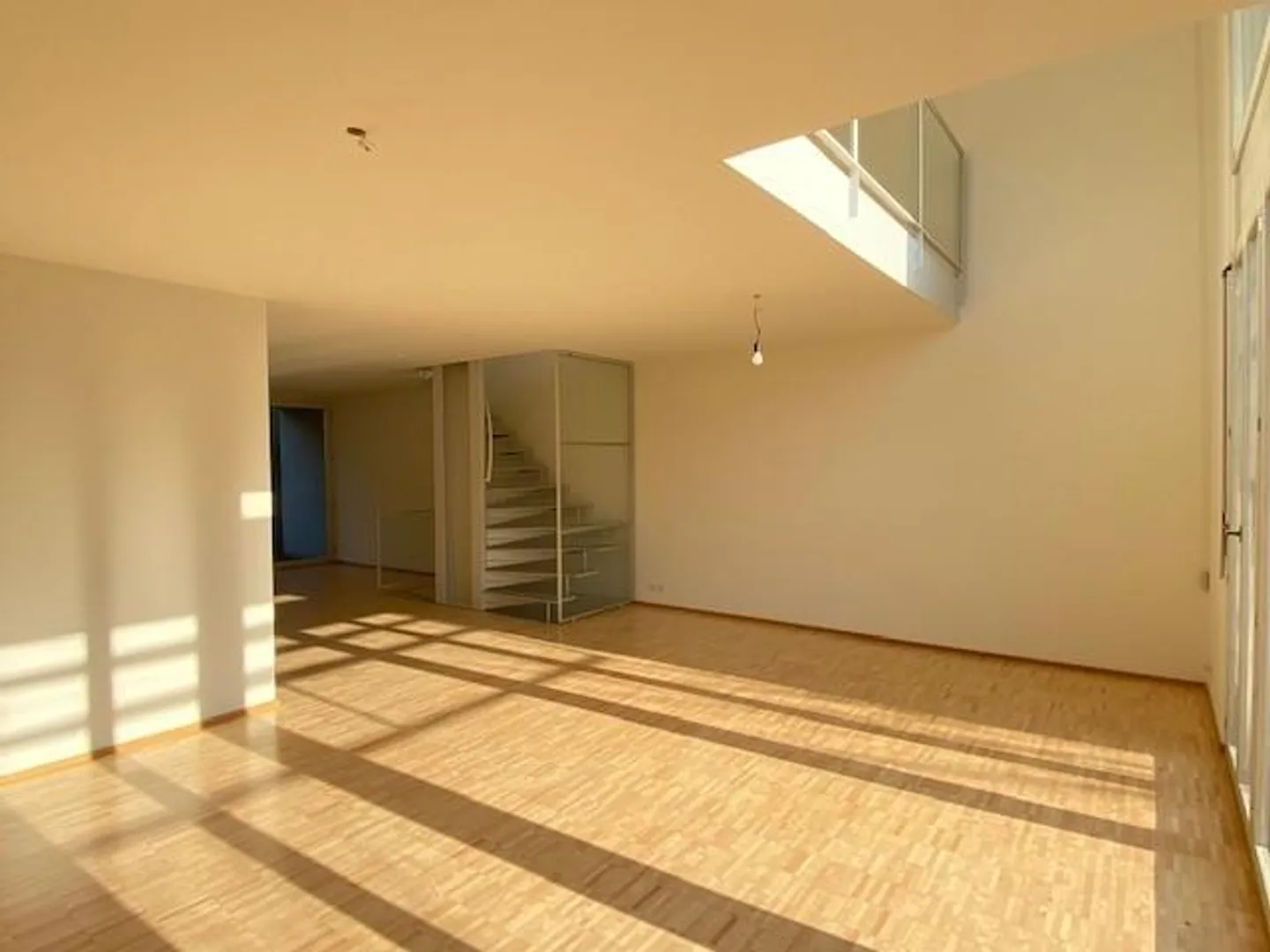 Appartamento duplex di 4,5 stanze con giardino privato - Foto 5 di 11