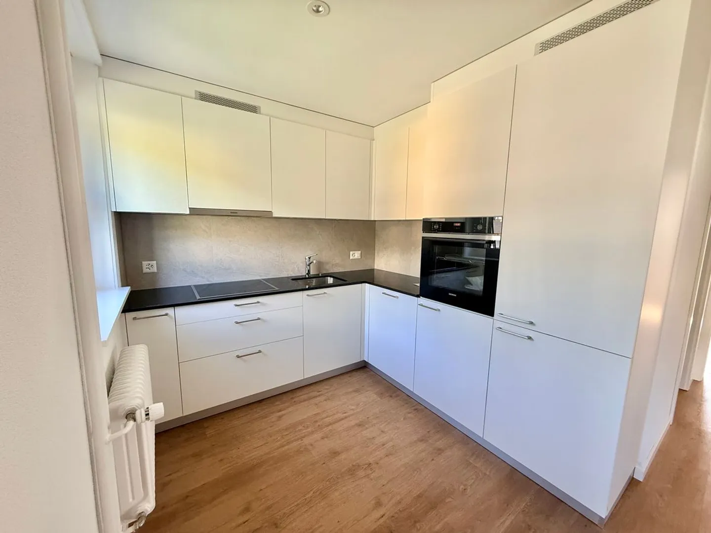 Magnifico appartamento 2.5 stanze completamente ristrutturato - ambiente moderno con vista - Foto 3 di 10