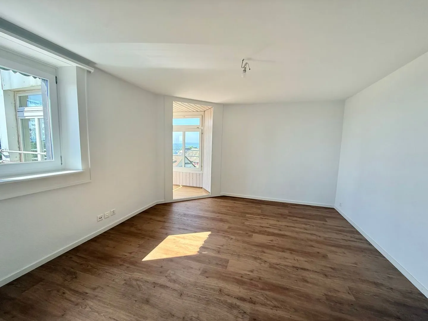 Magnifico appartamento 2.5 stanze completamente ristrutturato - ambiente moderno con vista - Foto 6 di 10