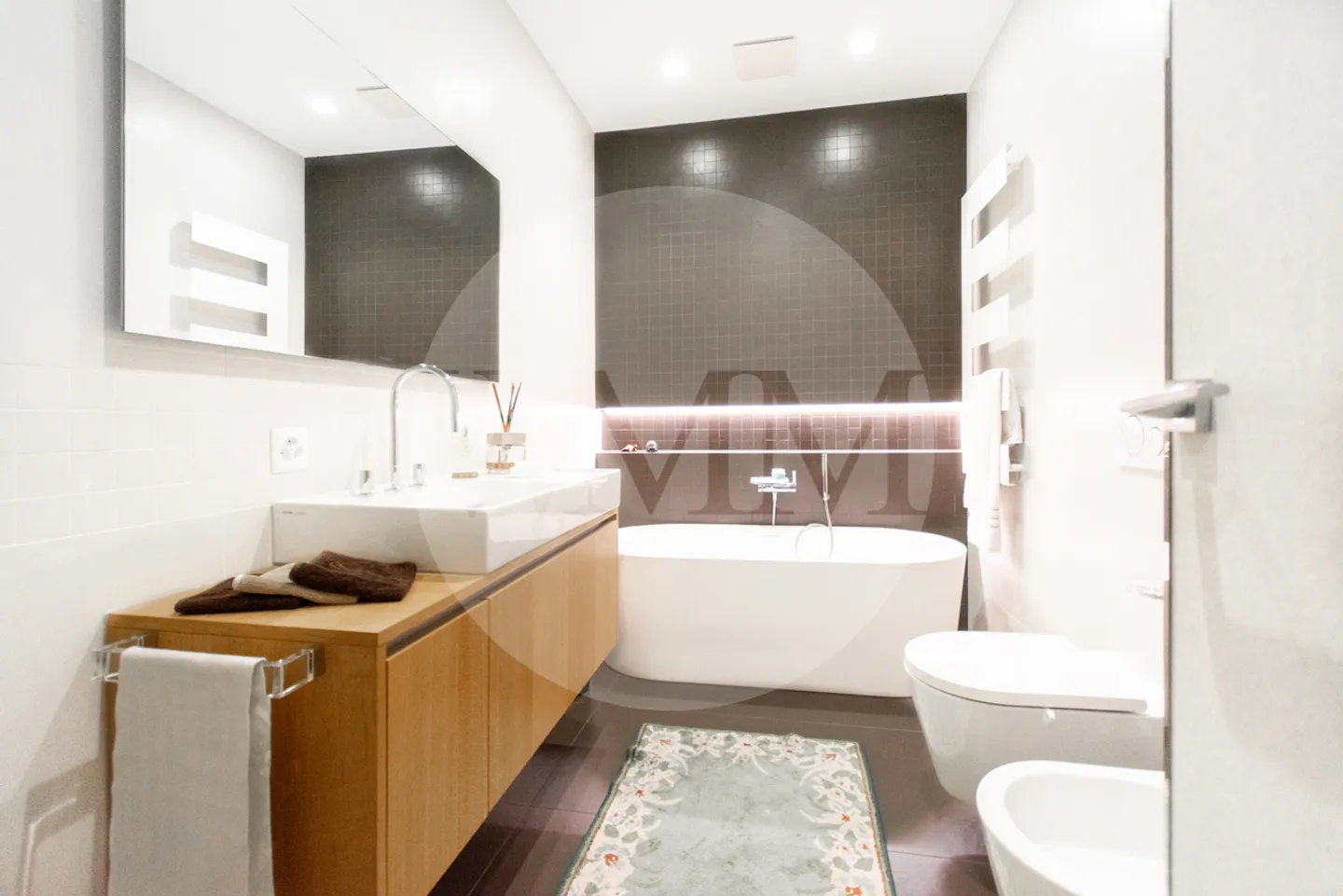 Appartamento di lusso esclusivo con jacuzzi e vista mozzafiato sul lago - Foto 8 di 25