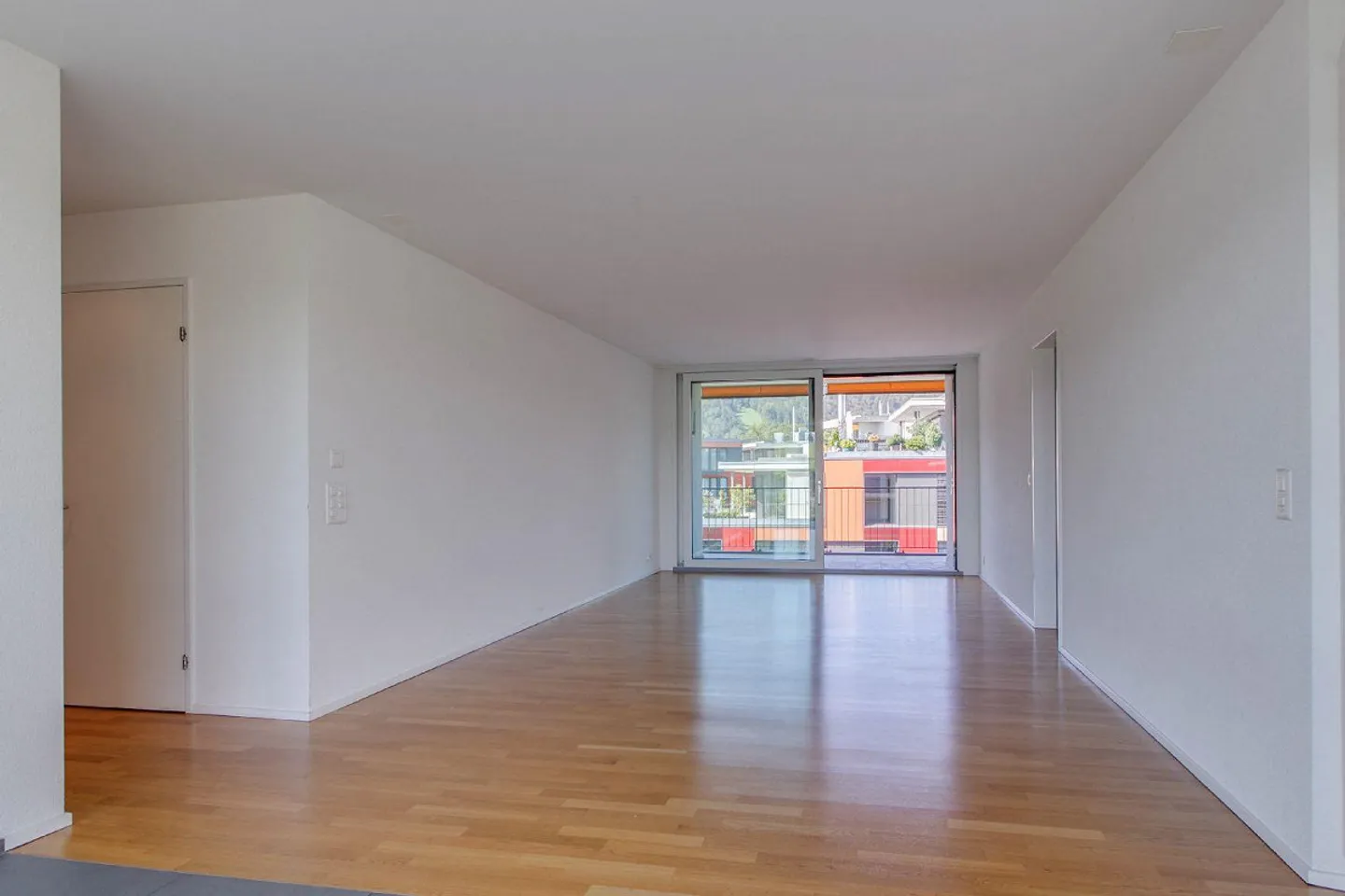 Appartement spacieux de 3,5 pièces dans la verdure - Photo 2 sur 6