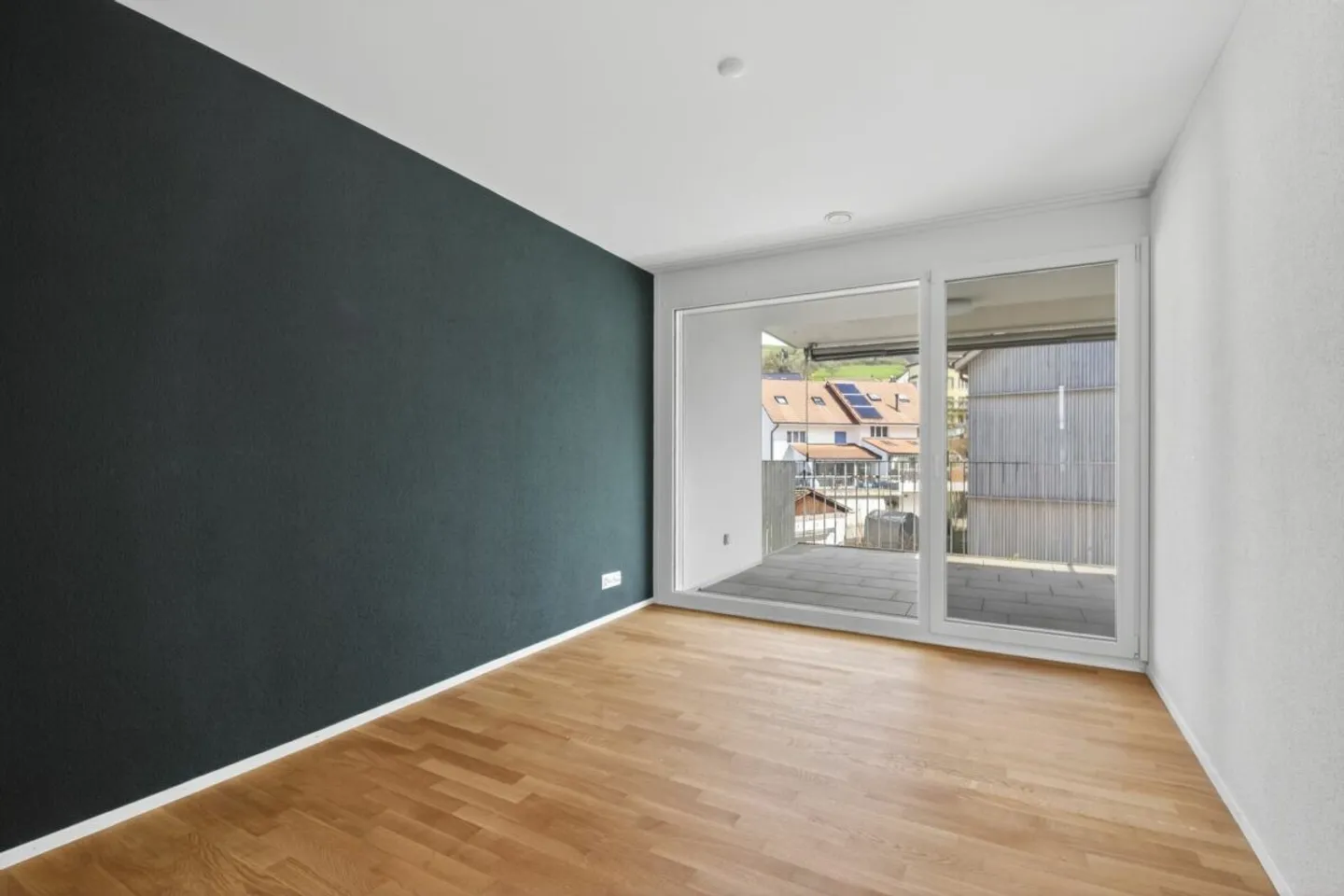 Stylish and high-quality maisonette apartment with large gallery, balcony, and quiet living environment - Photo 6 of 15