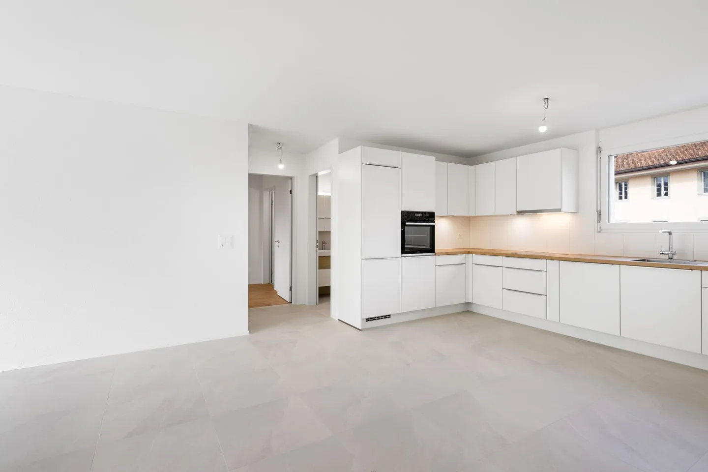 FIRST RENTAL - PENTHOUSE APARTMENT - CenterSeon² - Photo 7 of 25