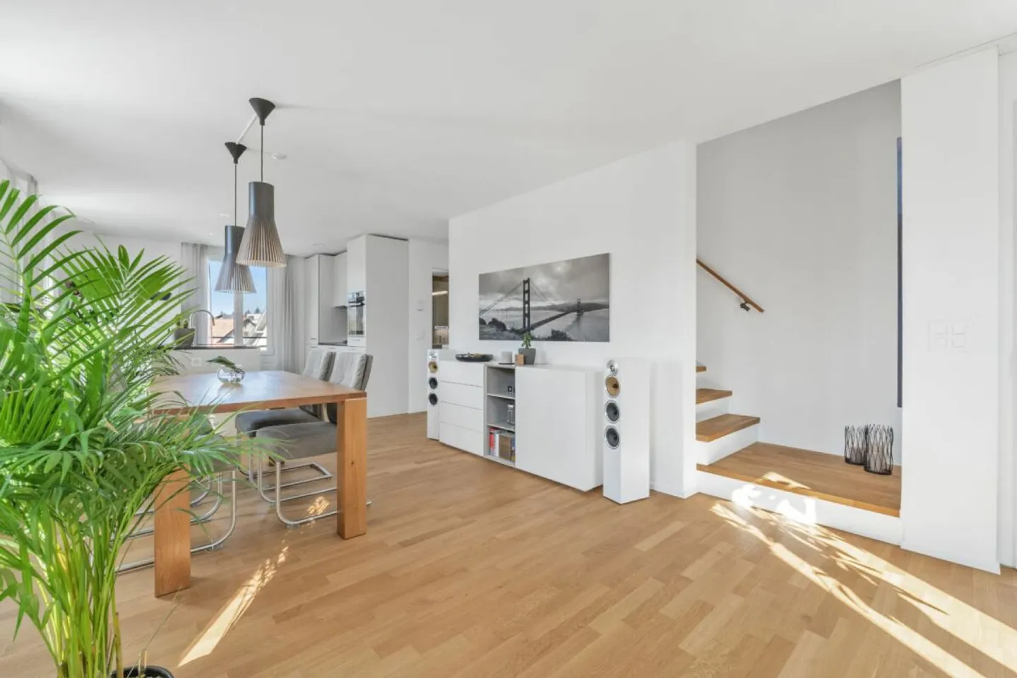 Stylish and high-quality maisonette apartment with large gallery, balcony, and quiet living environment - Photo 3 of 15
