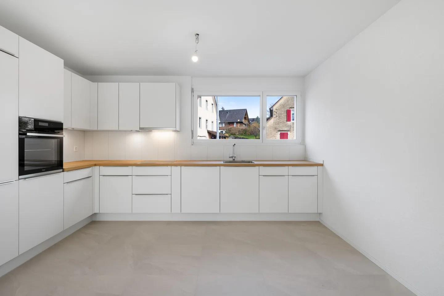 FIRST RENTAL - PENTHOUSE APARTMENT - CenterSeon² - Photo 9 of 25