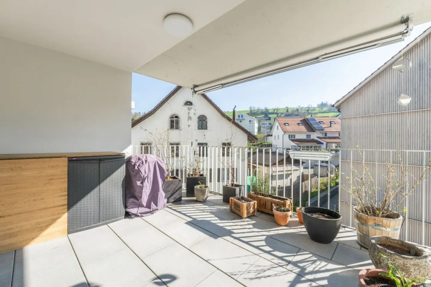 Stylish and high-quality maisonette apartment with large gallery, balcony, and quiet living environment - Photo 11 of 15