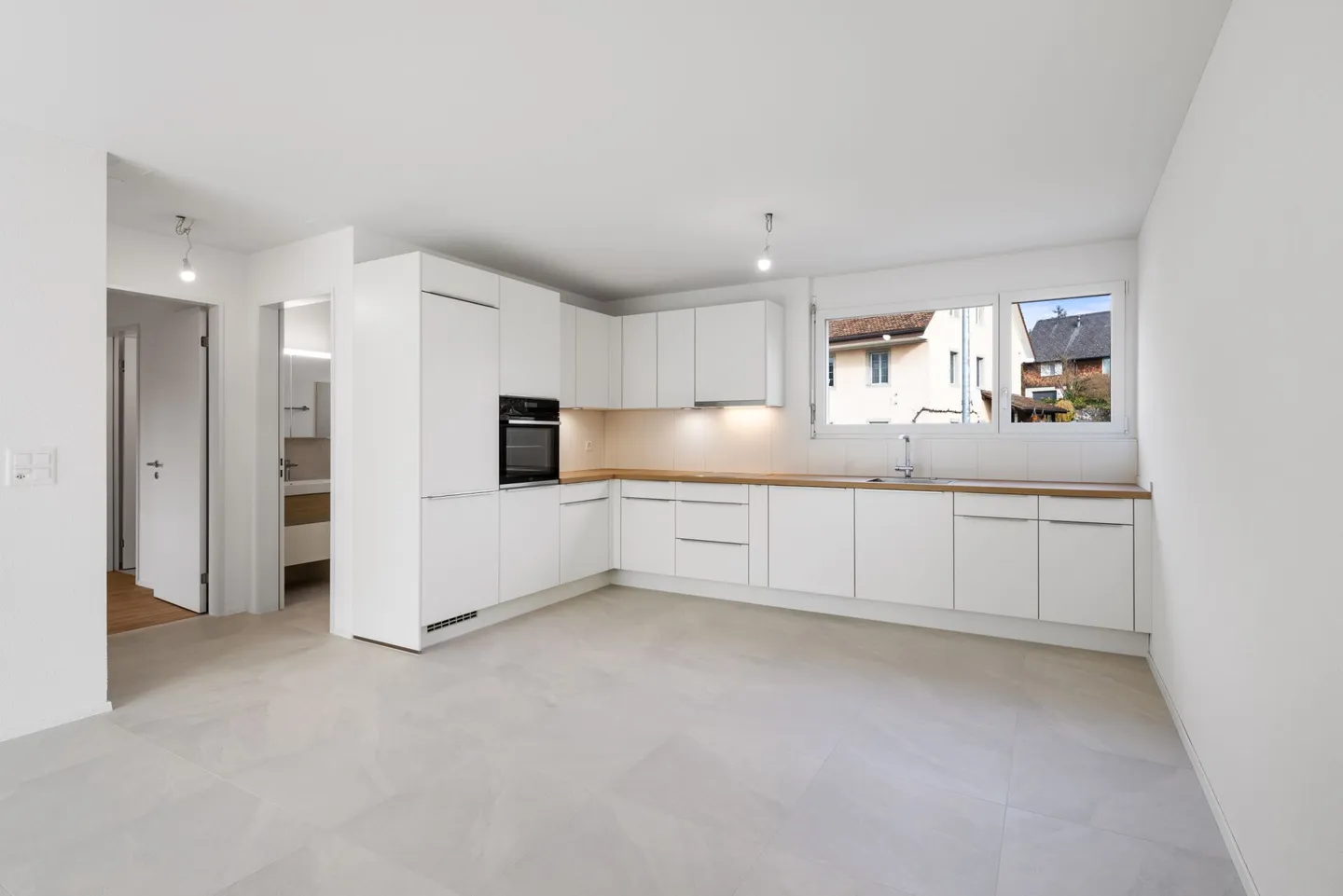 FIRST RENTAL - PENTHOUSE APARTMENT - CenterSeon² - Photo 10 of 25