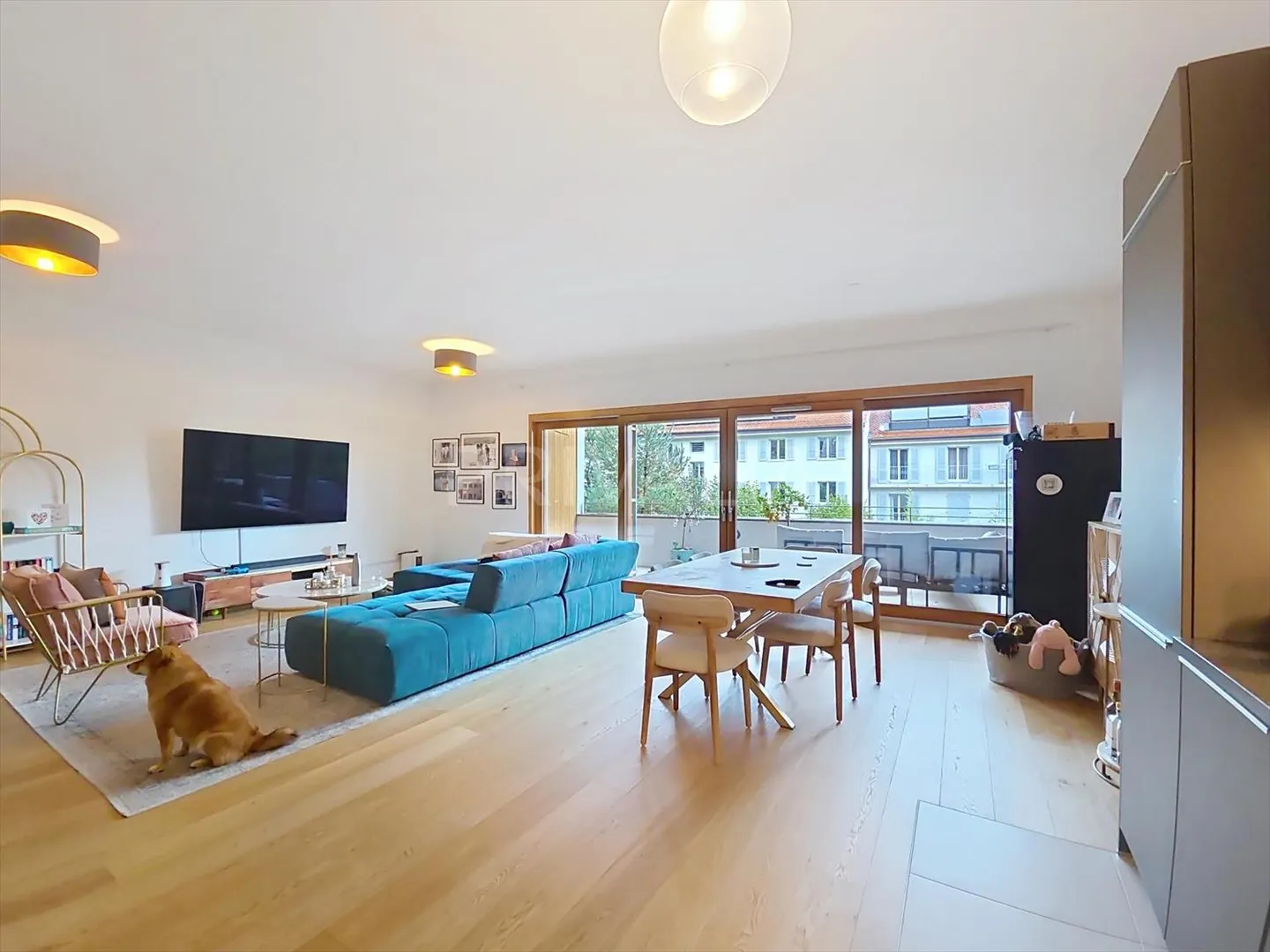 Bel appartement contemporain de 5 pièces à deux pas du lac - Photo 2 sur 11