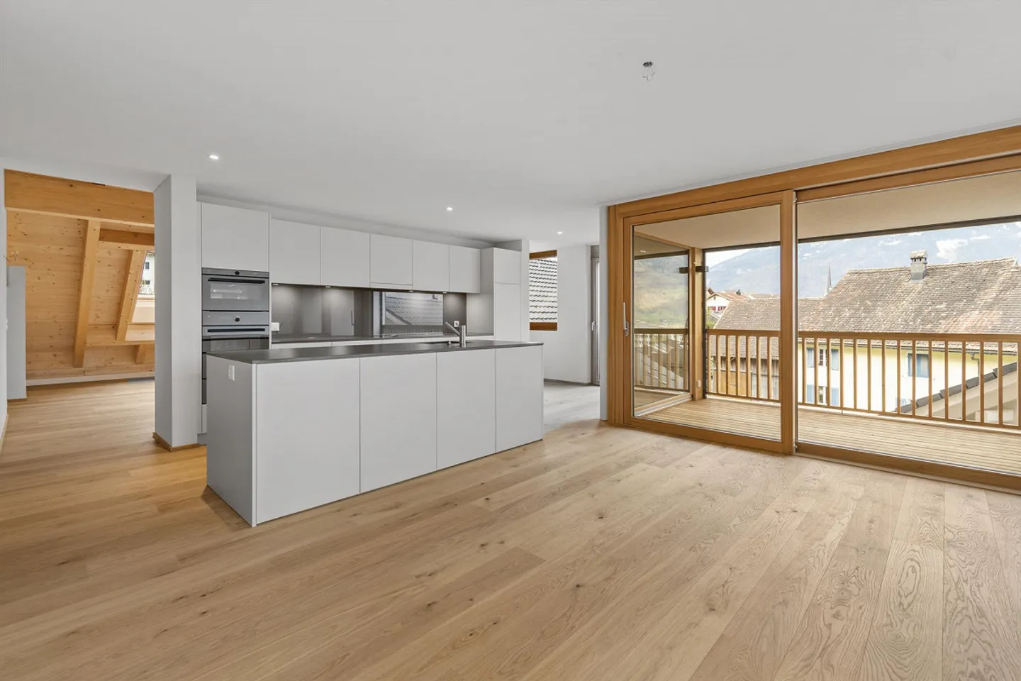 Beautiful Maisonette - Photo 2 of 19