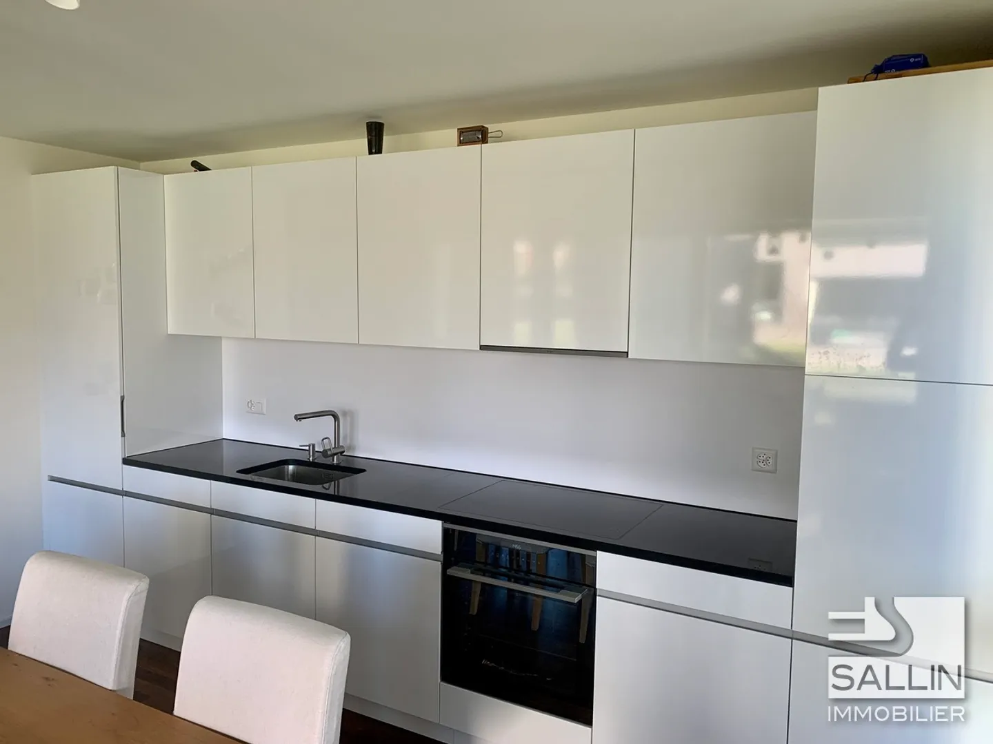 Appartement lumineux 2.5 pièces - Photo 2 sur 12