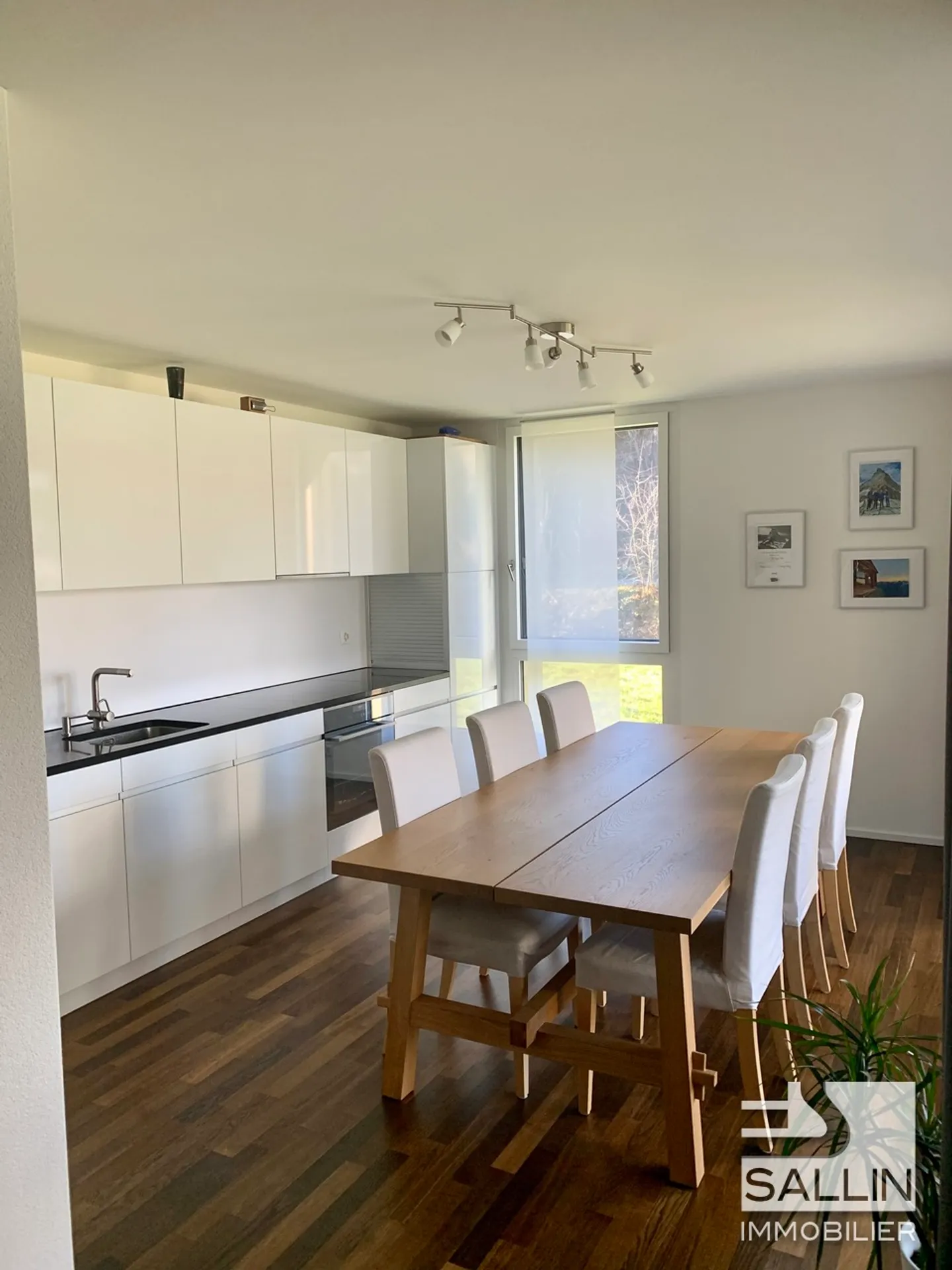 Appartement lumineux 2.5 pièces - Photo 3 sur 12