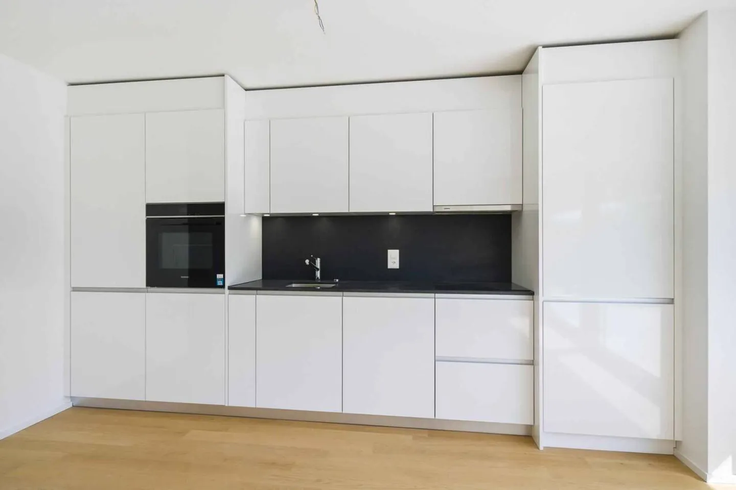 2.5 Room Apartment - Photo 3 of 7