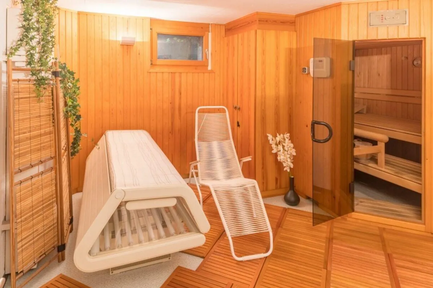 8½-Room Single-Family House with Double Garage and Garden House - Photo 8 of 8