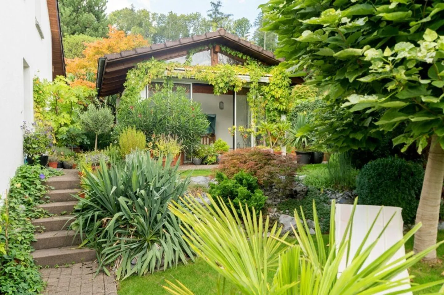 8½-Room Single-Family House with Double Garage and Garden House - Photo 2 of 8