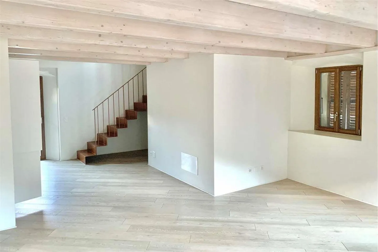 Duplex elegante di 2,5 stanze nel centro storico - Foto 4 di 13