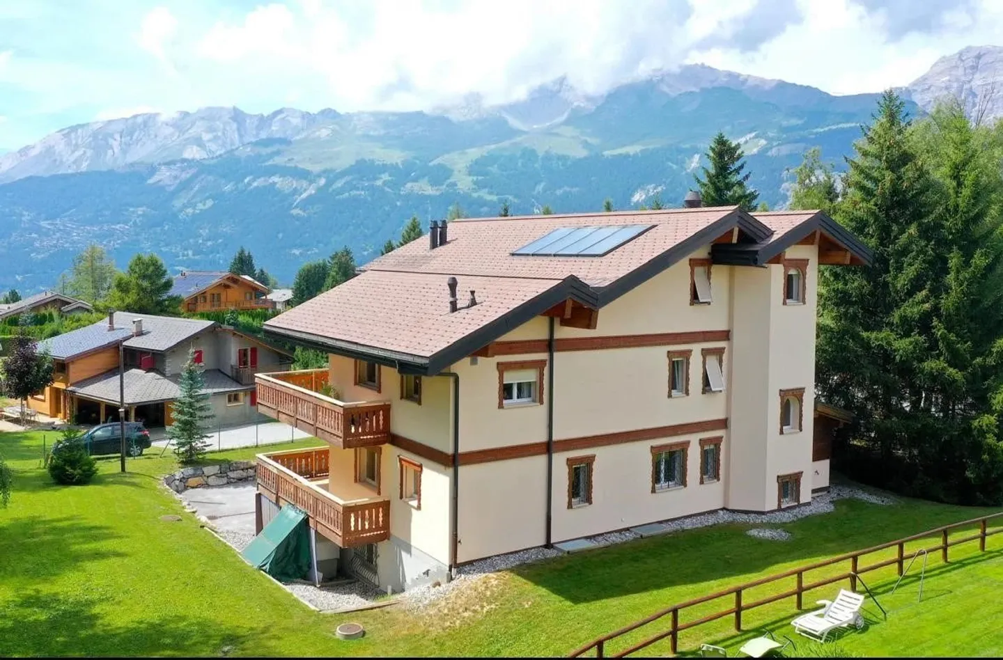 Edificio di tre appartamenti sul Golf di Crans-Montana - Foto 4 di 13