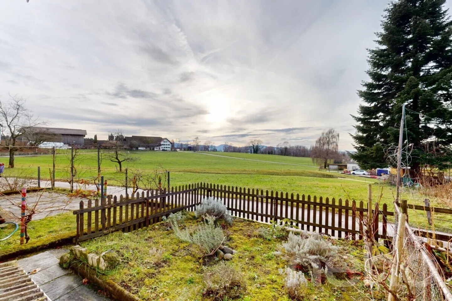 Stepped house for sale - Photo 1 of 12