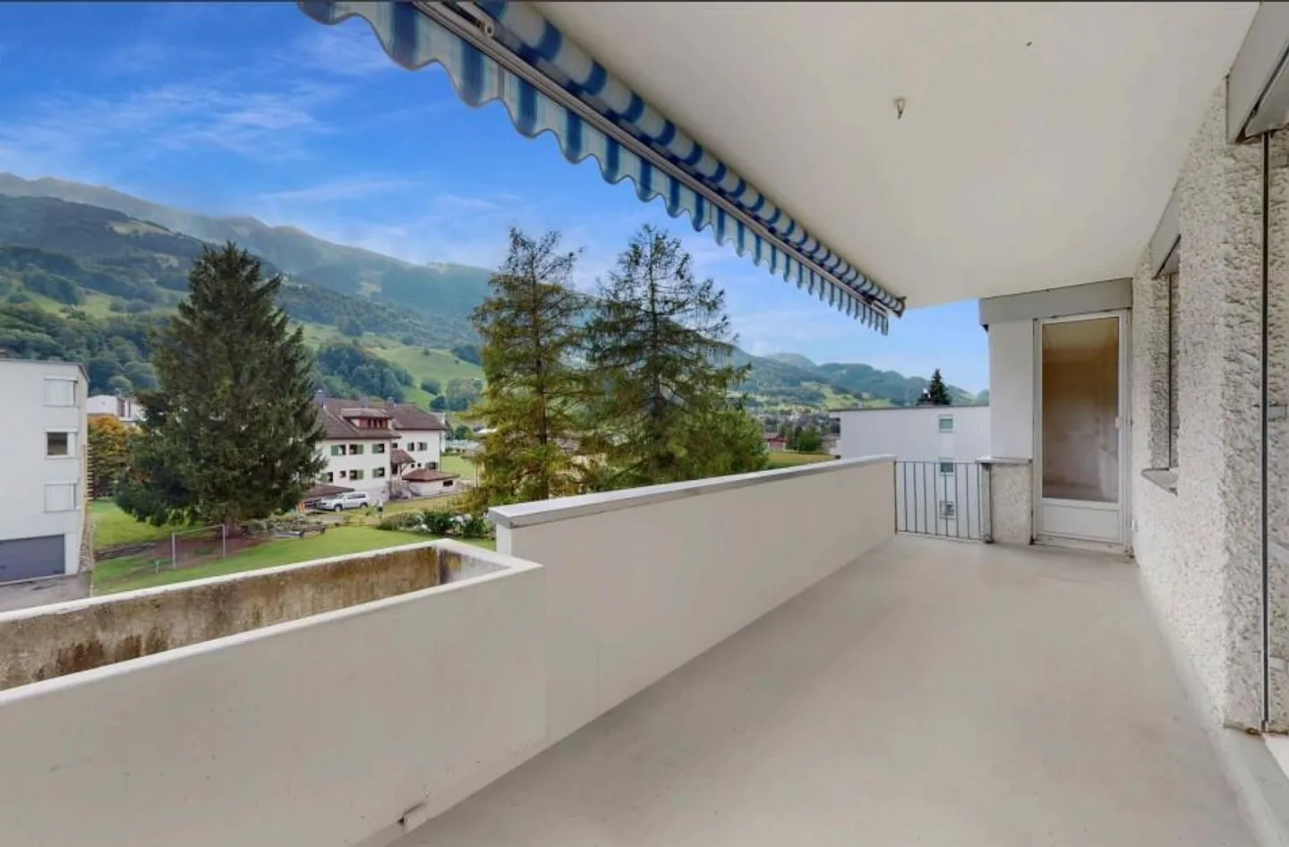 Appartamento 4,5 locali con camino e vista su Gonzen e Pizol - Foto 11 di 12