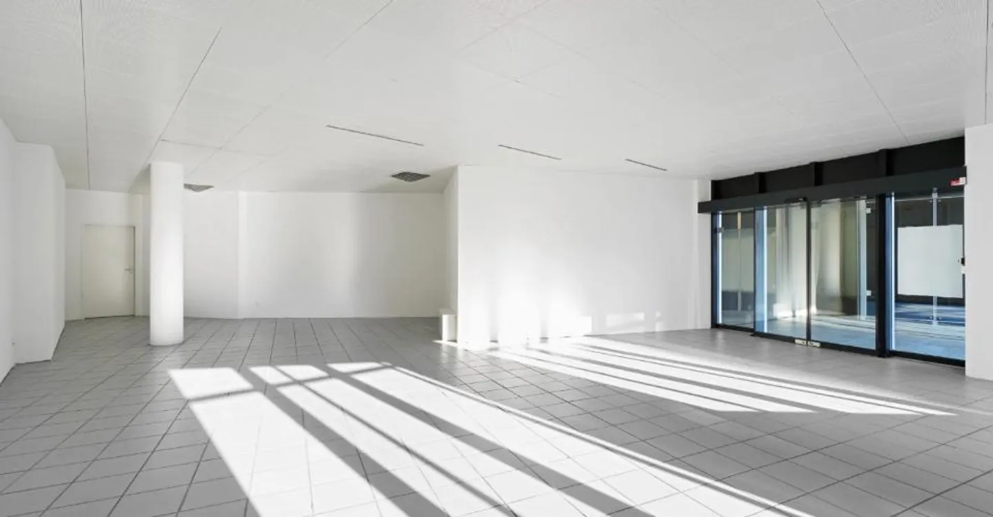 Versatile Retail Space - Ideal for Sales, Practices, Workshops - Photo 5 of 7