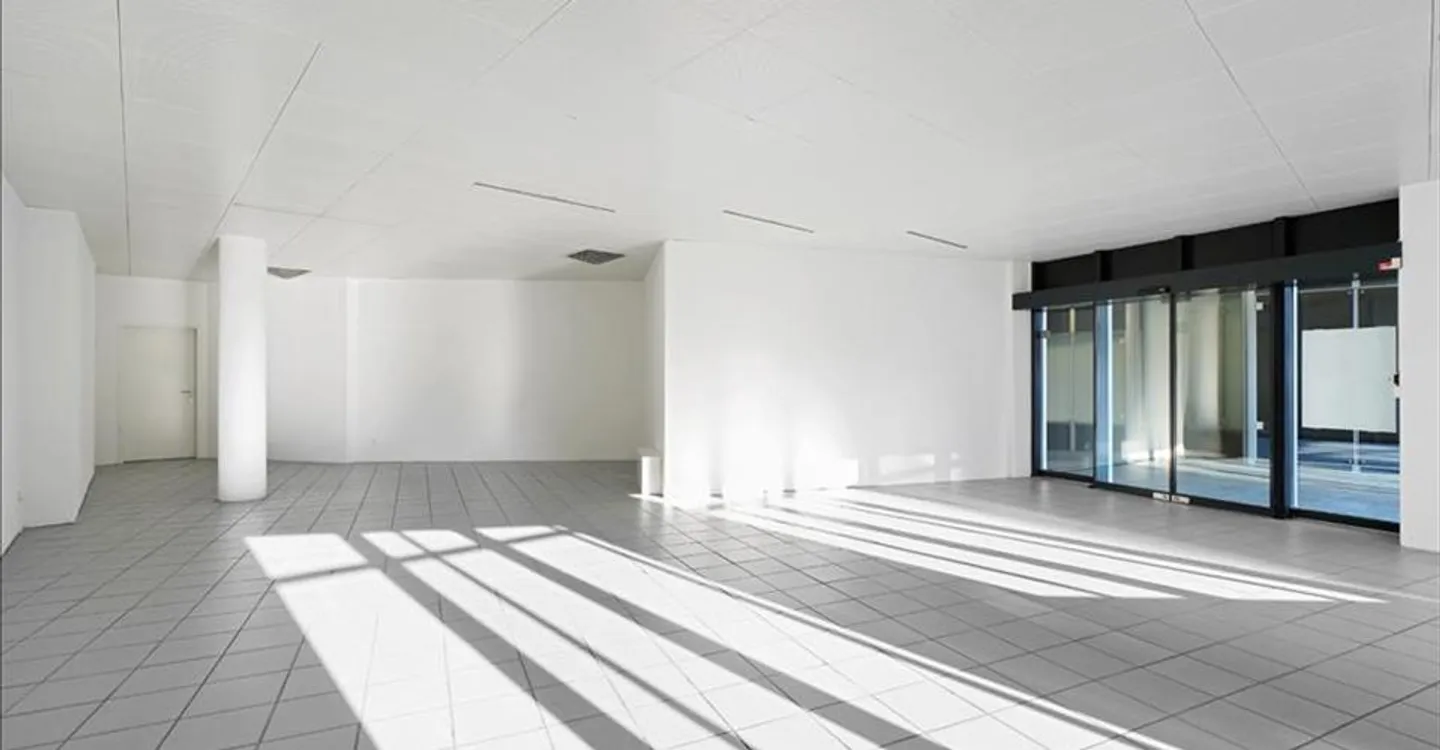 Versatile Retail Space - Ideal for Sales, Practices, Workshops - Photo 7 of 7