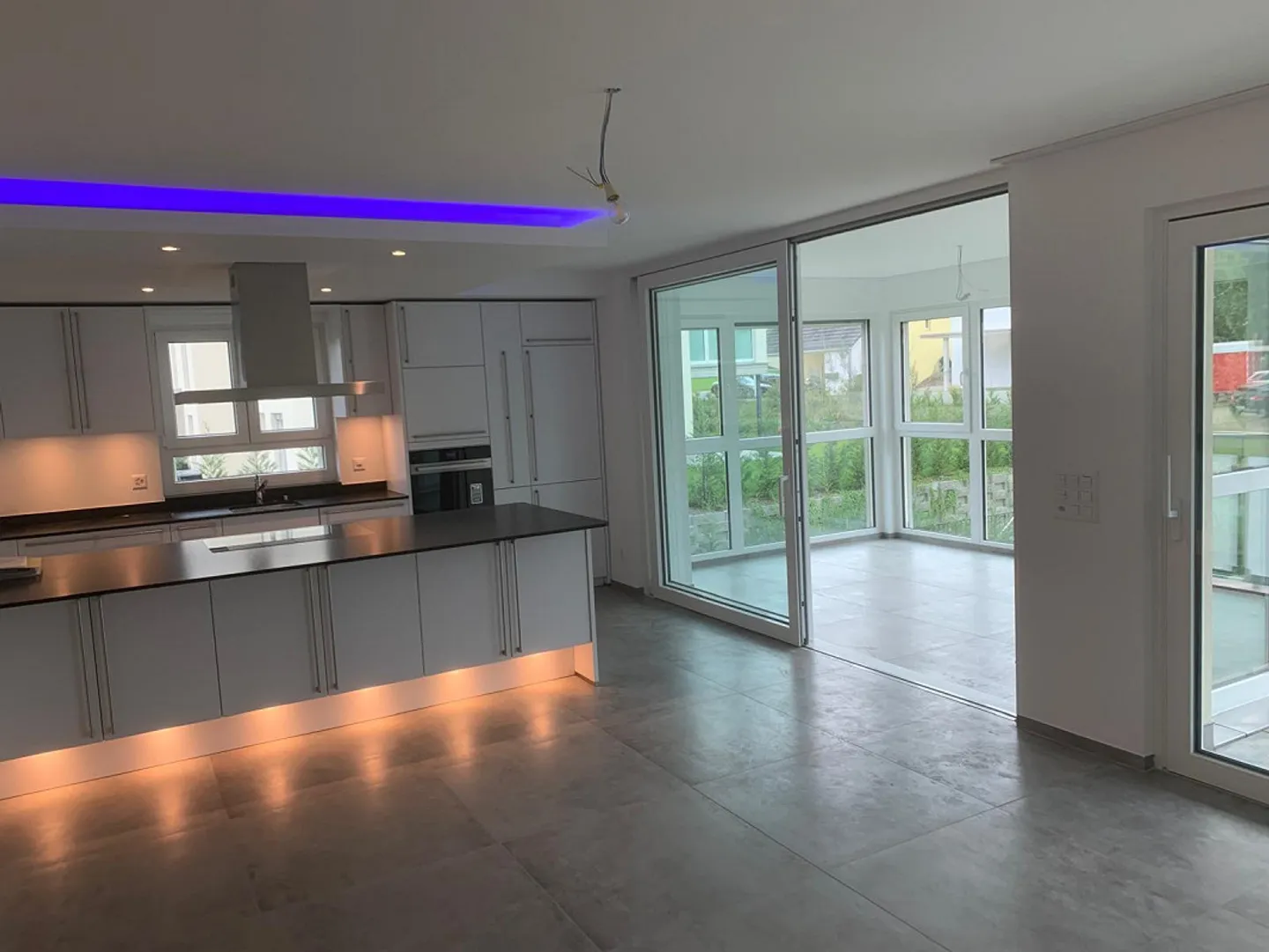 Bellissimo appartamento di 3,5 stanze, giardino di 340m2, giardino d'inverno, lavatrice/asciugatrice - Foto 19 di 20