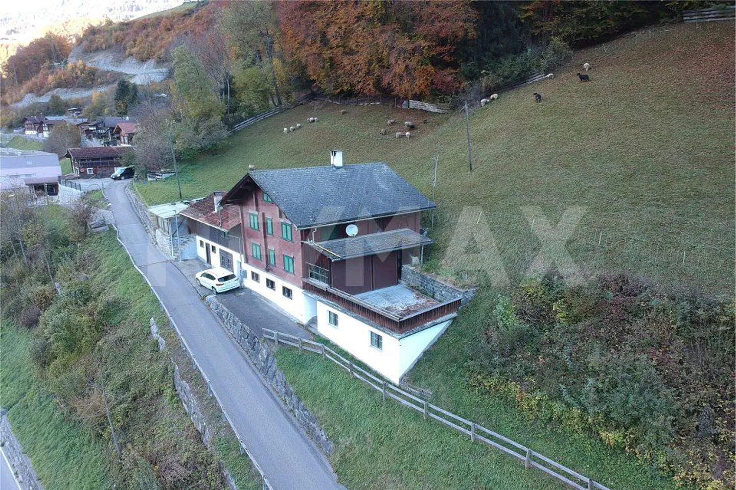 Terreno edificabile e terreno agricolo con casa unifamiliare con appartamento e annessi - Foto 3 di 10