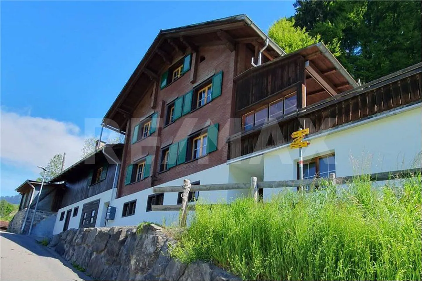 Terreno edificabile e terreno agricolo con casa unifamiliare con appartamento e annessi - Foto 4 di 10
