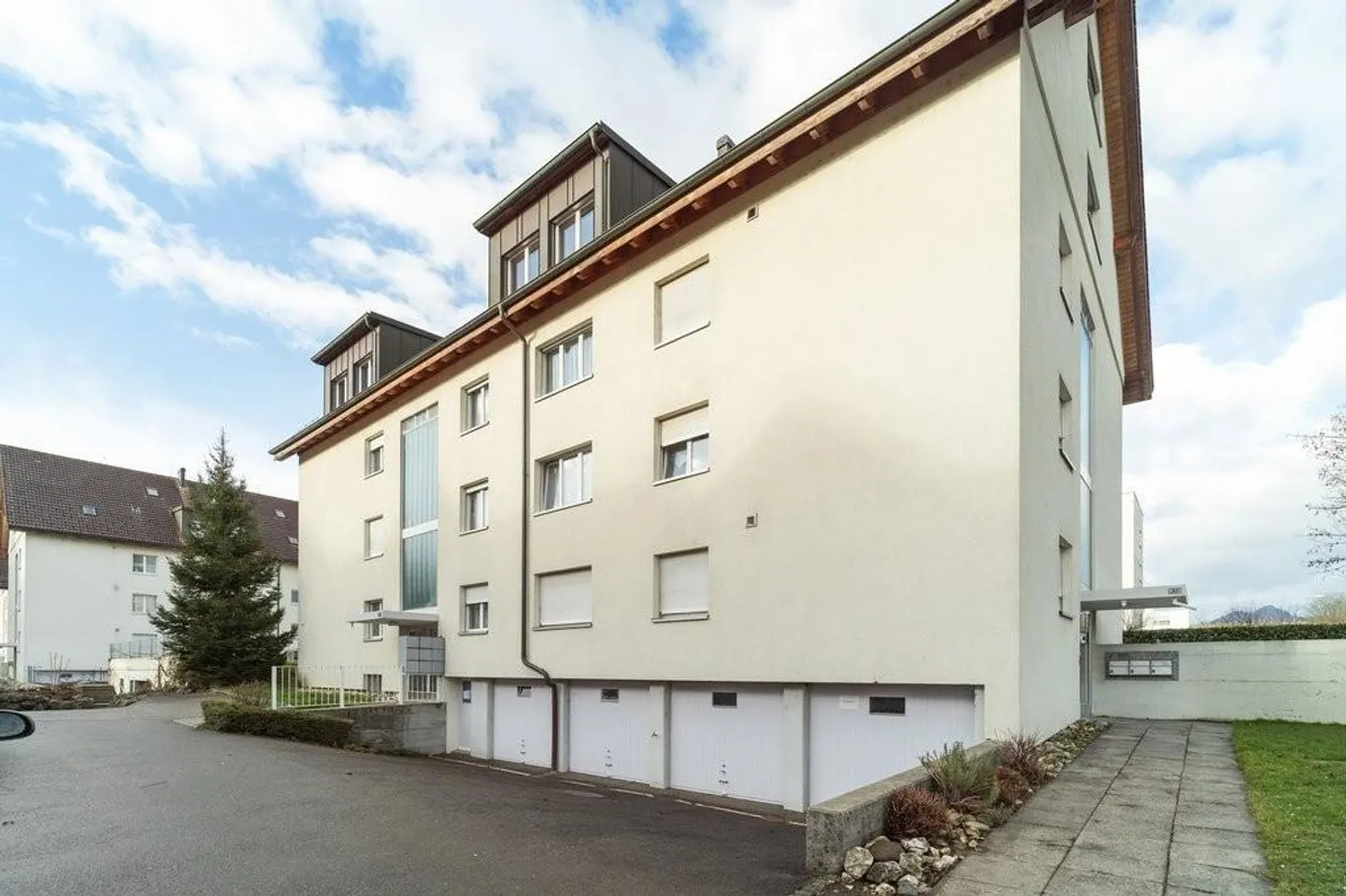Spacious Family Apartment in the Heart of Dulliken - Photo 1 of 7
