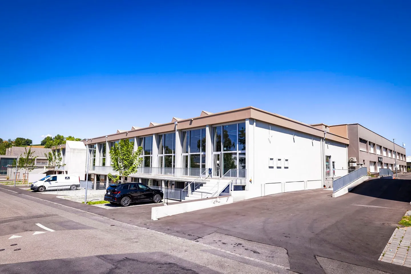 Edificio ad uso misto in affitto - Foto 2 di 3