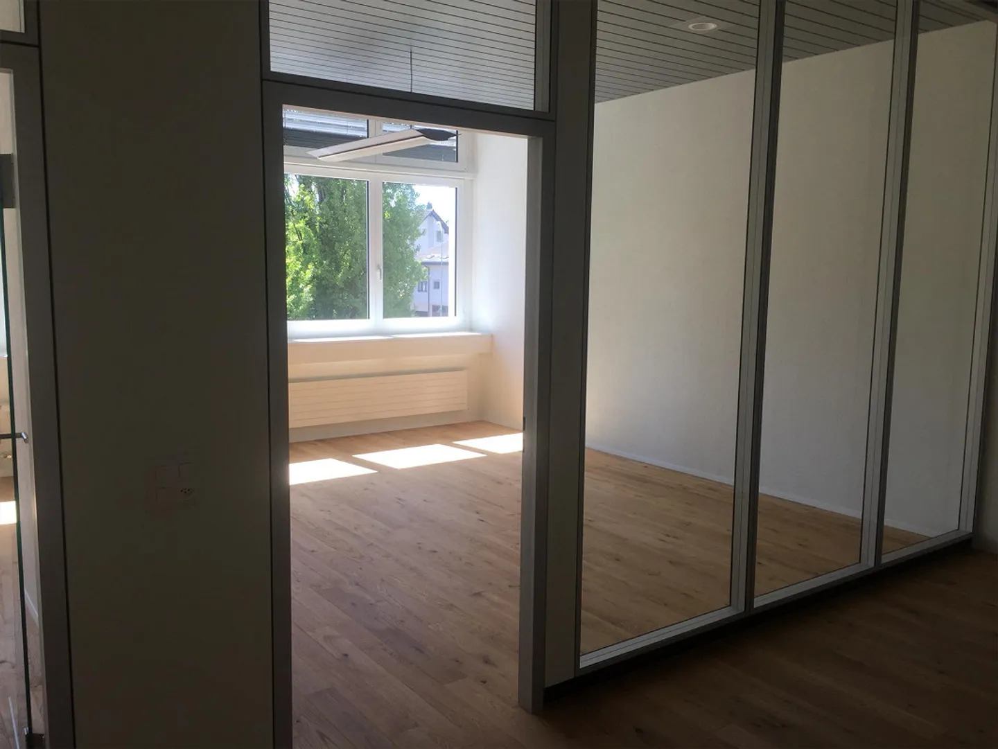 Uffici moderni e luminosi di 107,3 m2 in una posizione privilegiata a Sarnen - Foto 4 di 9